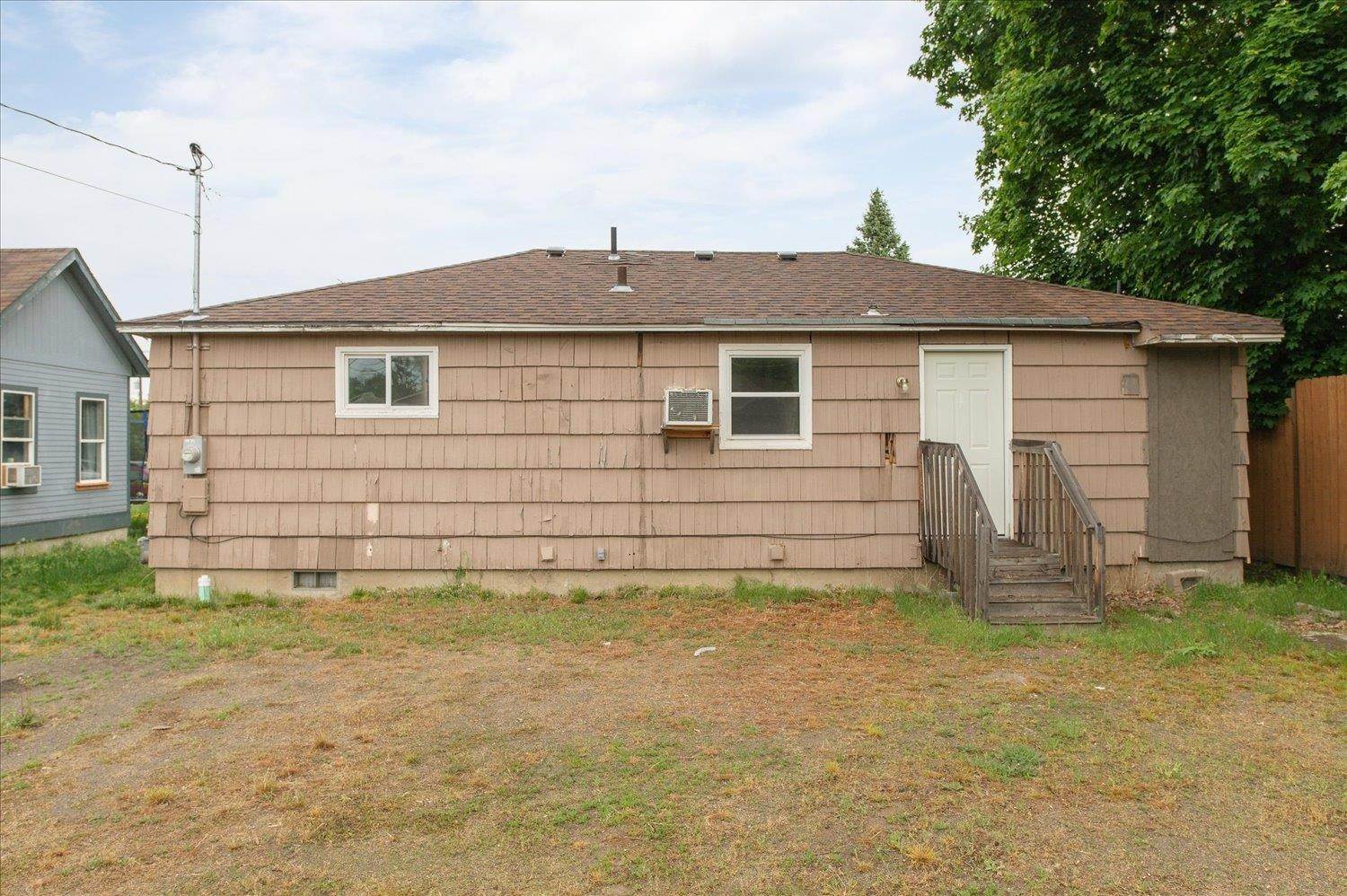 19. Single Family Homes for Sale at 2008 E Sinto Avenue Spokane, Washington 99202 United States