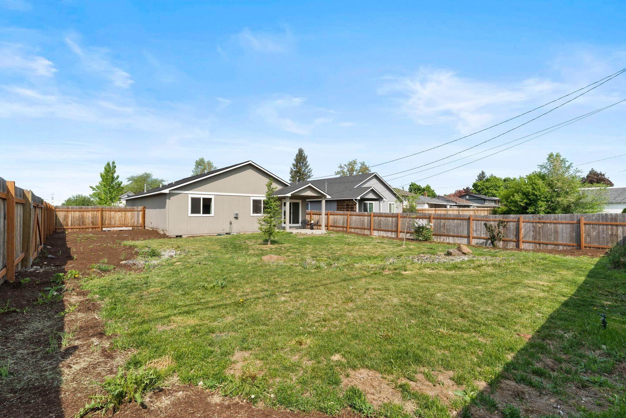14. Single Family Homes for Sale at 2607 E Cleveland Avenue Spokane, Washington 99207 United States