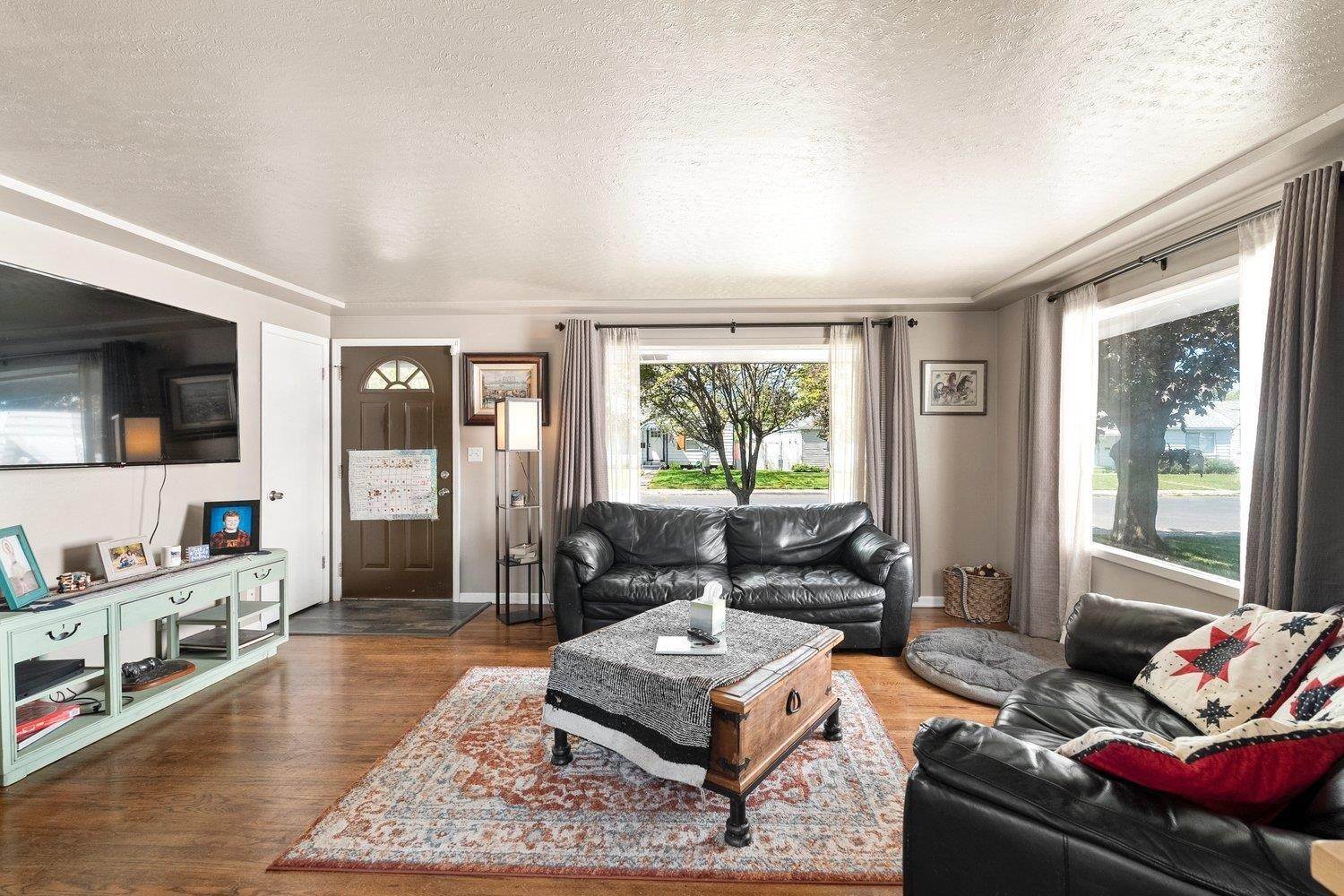 4. Single Family Homes for Sale at 5012 N Elgin Street Spokane, Washington 99205 United States