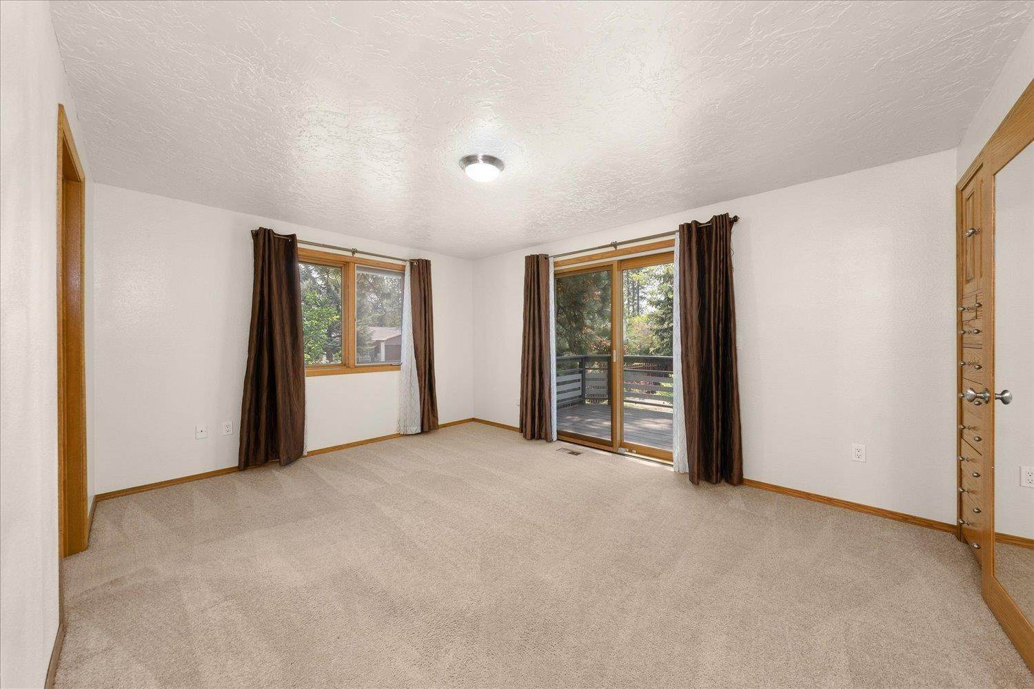 7. Single Family Homes for Sale at 3622 S Eastgate Court Spokane, Washington 99203 United States