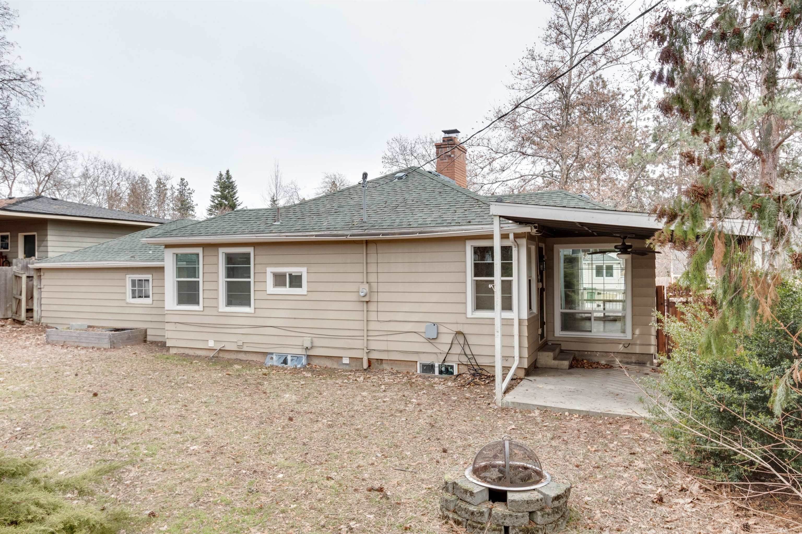 20. Single Family Homes for Sale at 4220 S Hatch Street Spokane, Washington 99203 United States