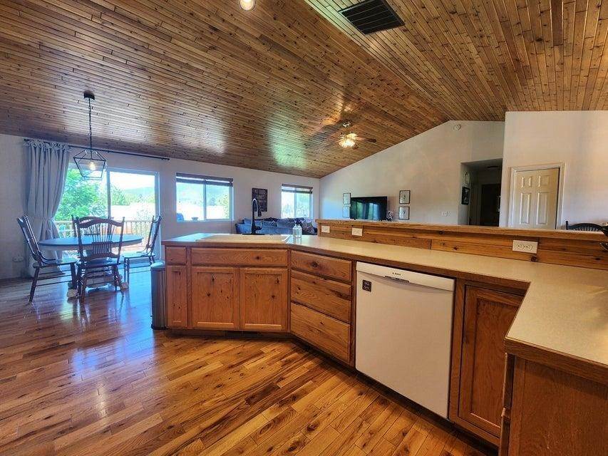 10. Single Family Homes for Sale at 1350 Narcissus Court Kettle Falls, Washington 99141 United States