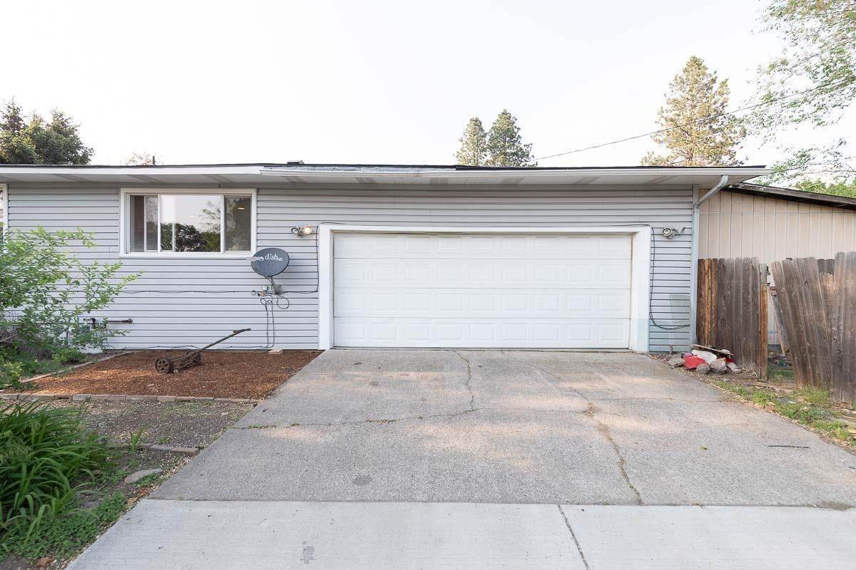 14. Single Family Homes for Sale at 5504 N Belt Street Spokane, Washington 99205 United States