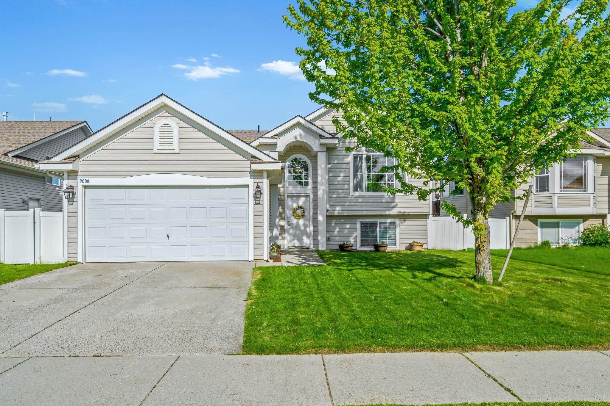 Single Family Homes for Sale at 9008 N Oak Street Spokane, Washington 99208 United States