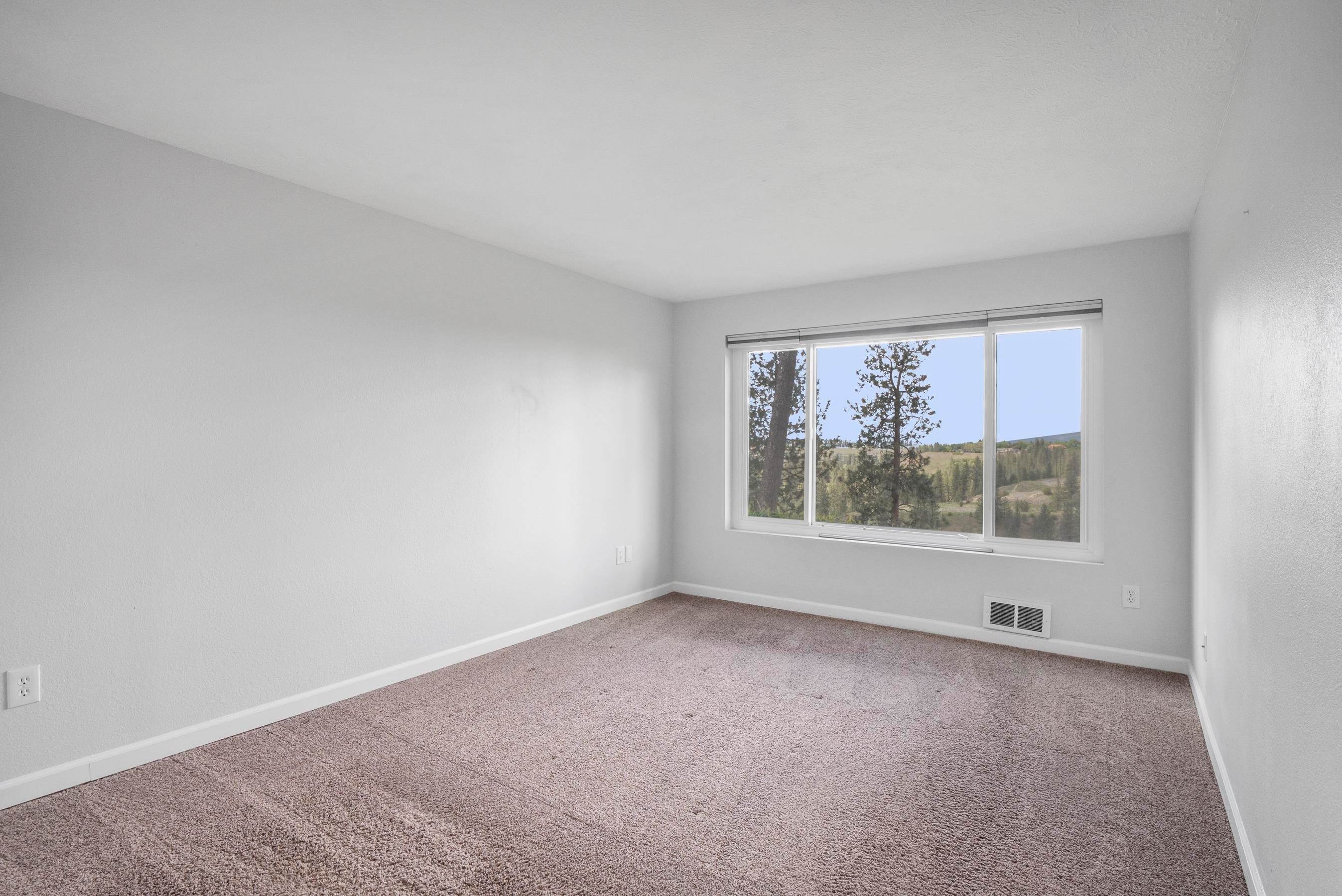 14. Single Family Homes for Sale at 168 S Coeur D'Alene Street Spokane, Washington 99201 United States