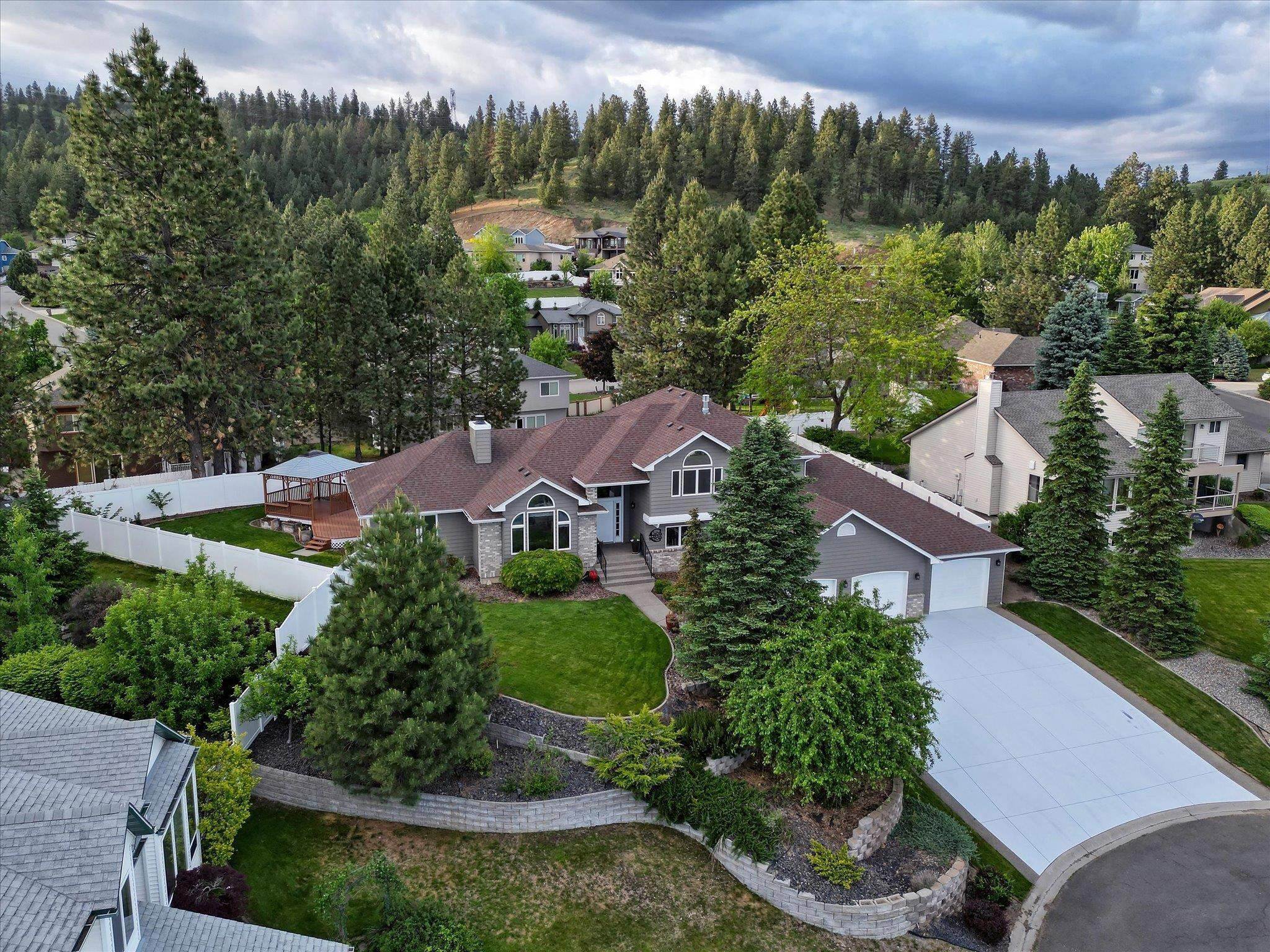 Single Family Homes for Sale at 5711 N Vista Grande Drive Otis Orchards, Washington 99027 United States