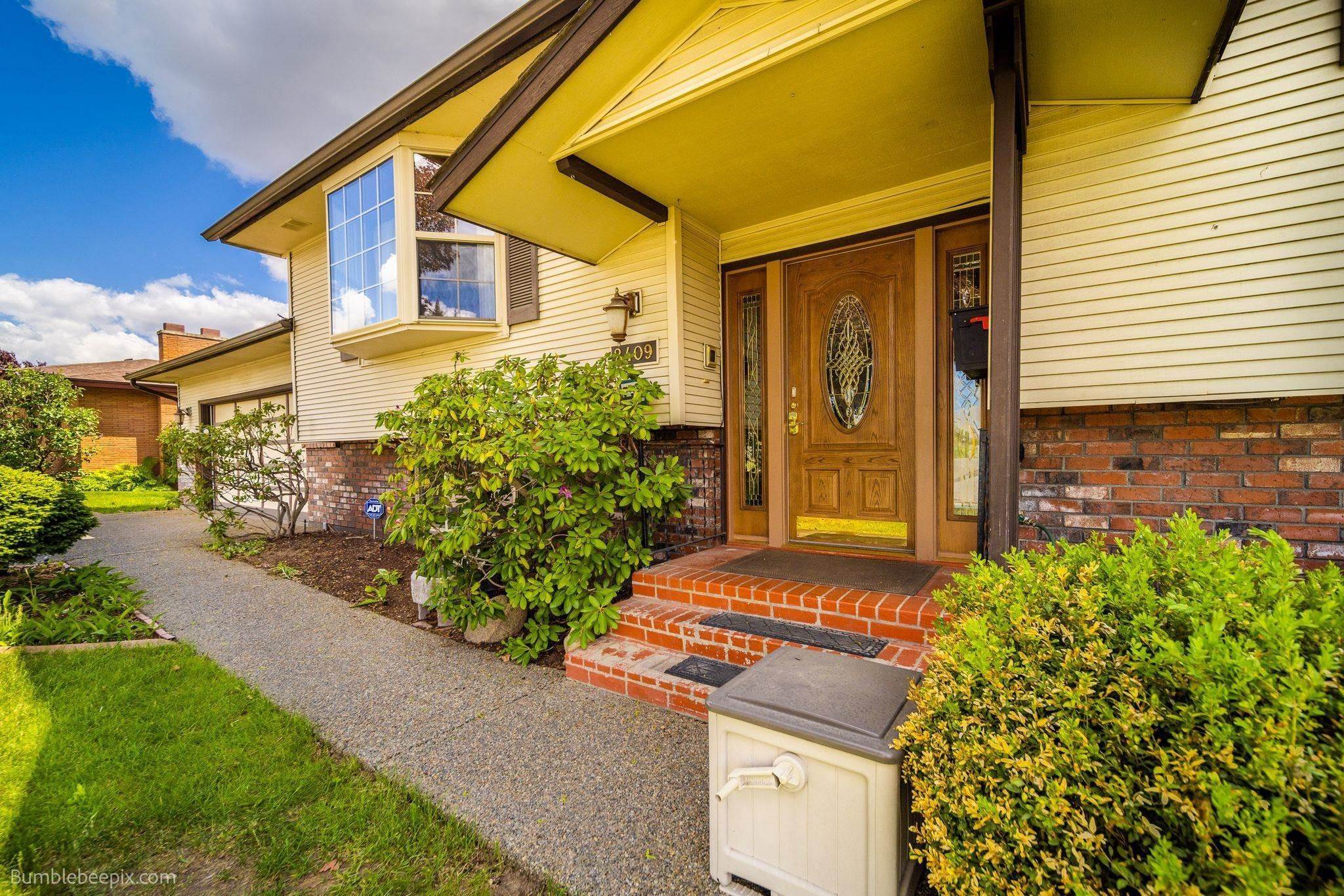 4. Single Family Homes for Sale at 2409 W Longfellow Avenue Spokane, Washington 99205 United States