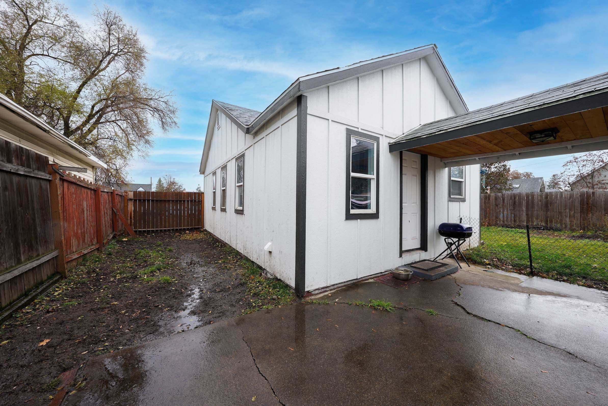 14. Single Family Homes for Sale at 2025 E Liberty Avenue Spokane, Washington 99207 United States