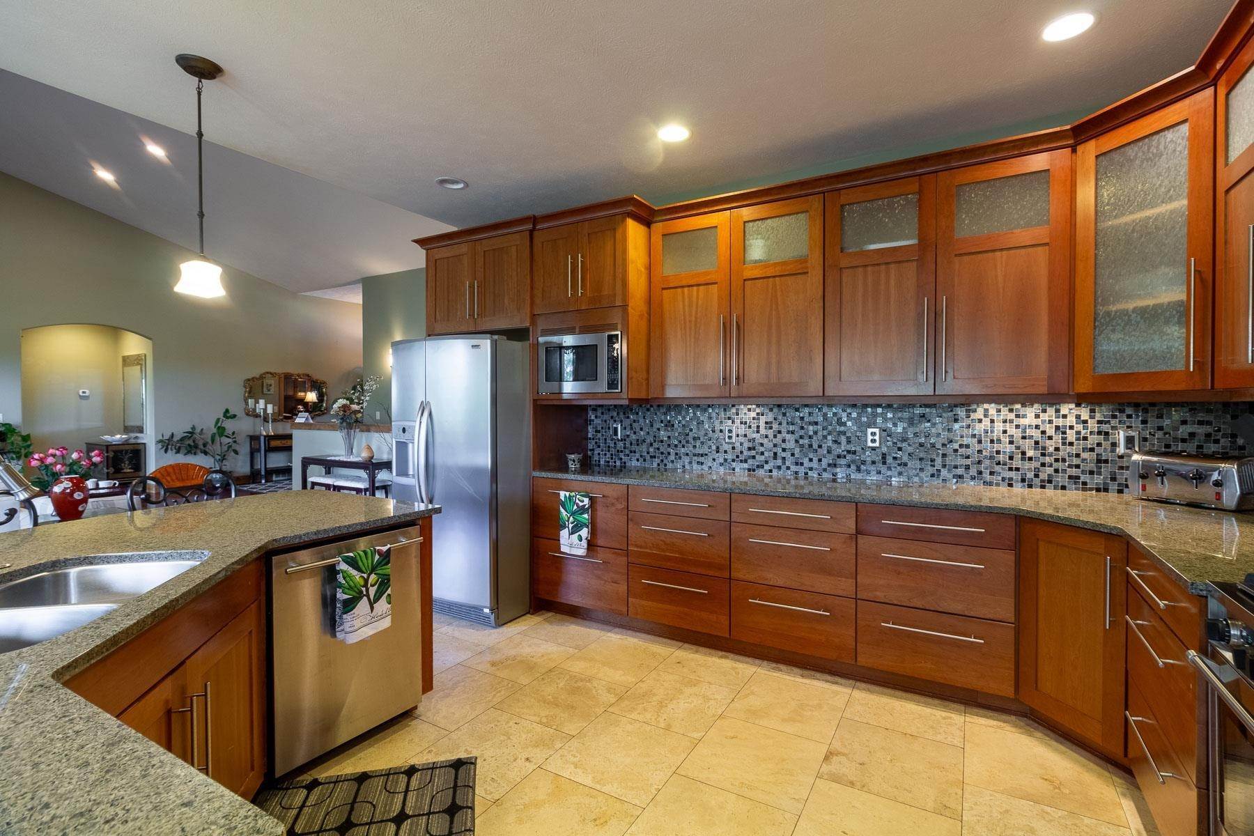 18. Single Family Homes for Sale at 810 W Willapa Avenue Spokane, Washington 99224 United States