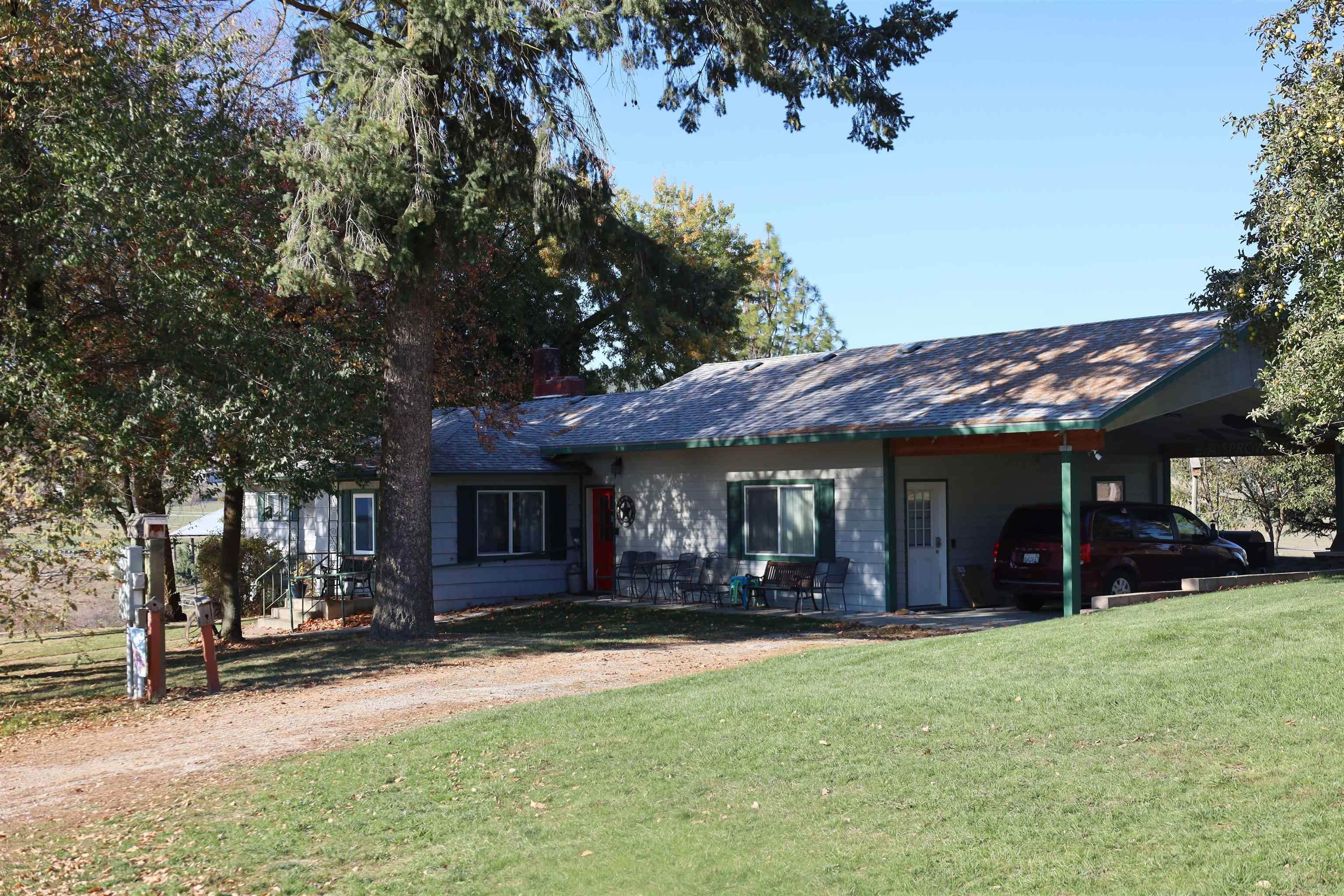 18. Single Family Homes for Sale at 13616 E Mt Spokane Park Drive Mead, Washington 99021 United States