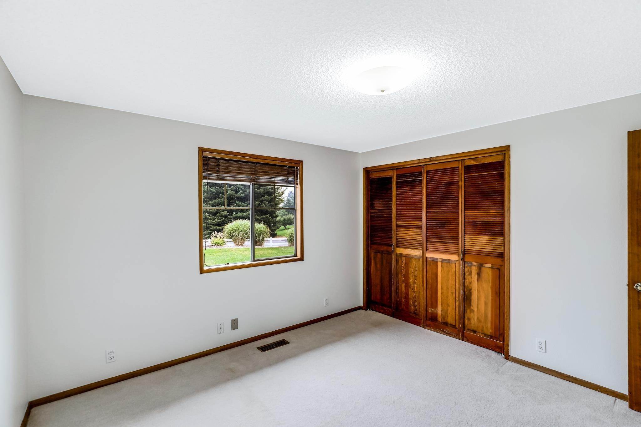 16. Single Family Homes for Sale at 4206 S Sunderland Drive Spokane Valley, Washington 99206 United States