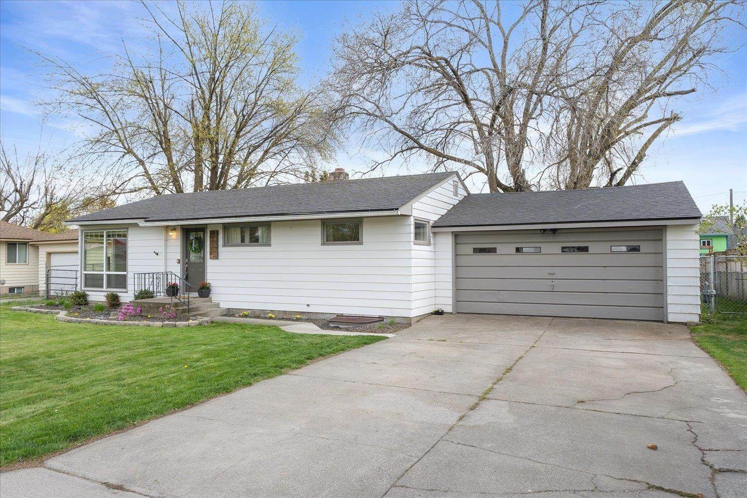 2. Single Family Homes for Sale at 14926 E Broadway Avenue Spokane Valley, Washington 99216 United States