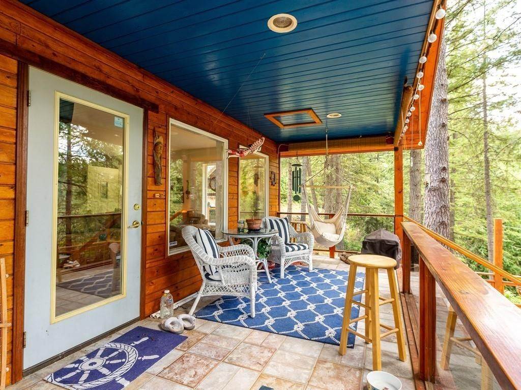 15. Single Family Homes for Sale at 4083 Southwood Shores Road Loon Lake, Washington 99148 United States
