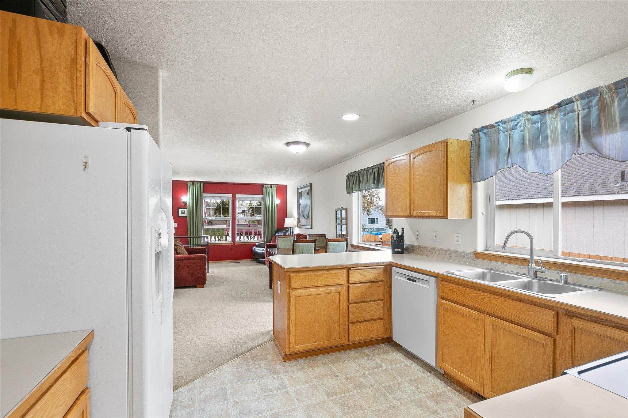 16. Single Family Homes for Sale at 1608 E Joseph Avenue Spokane, Washington 99208 United States