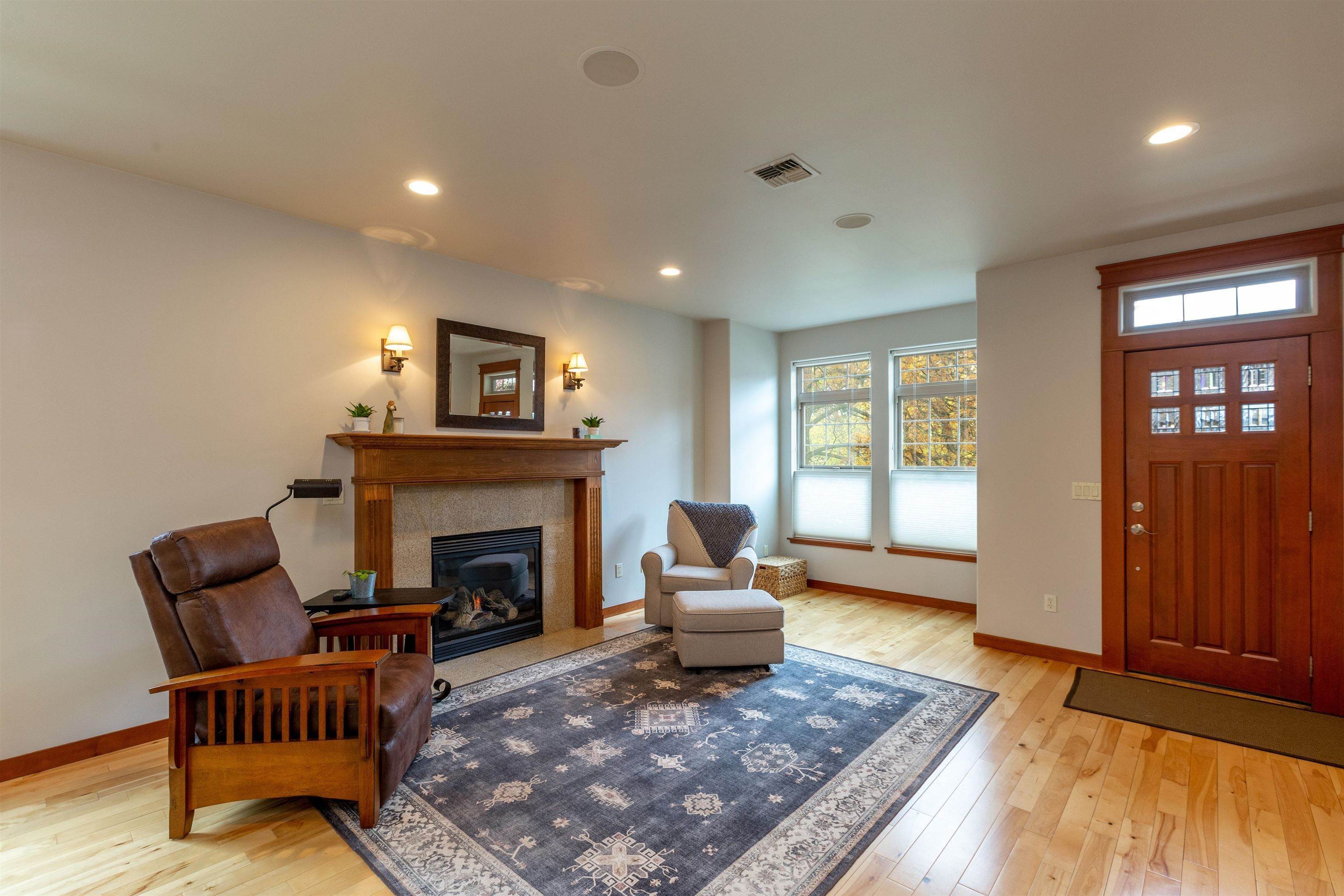 7. Single Family Homes for Sale at 408 S Hemlock Street Spokane, Washington 99201 United States
