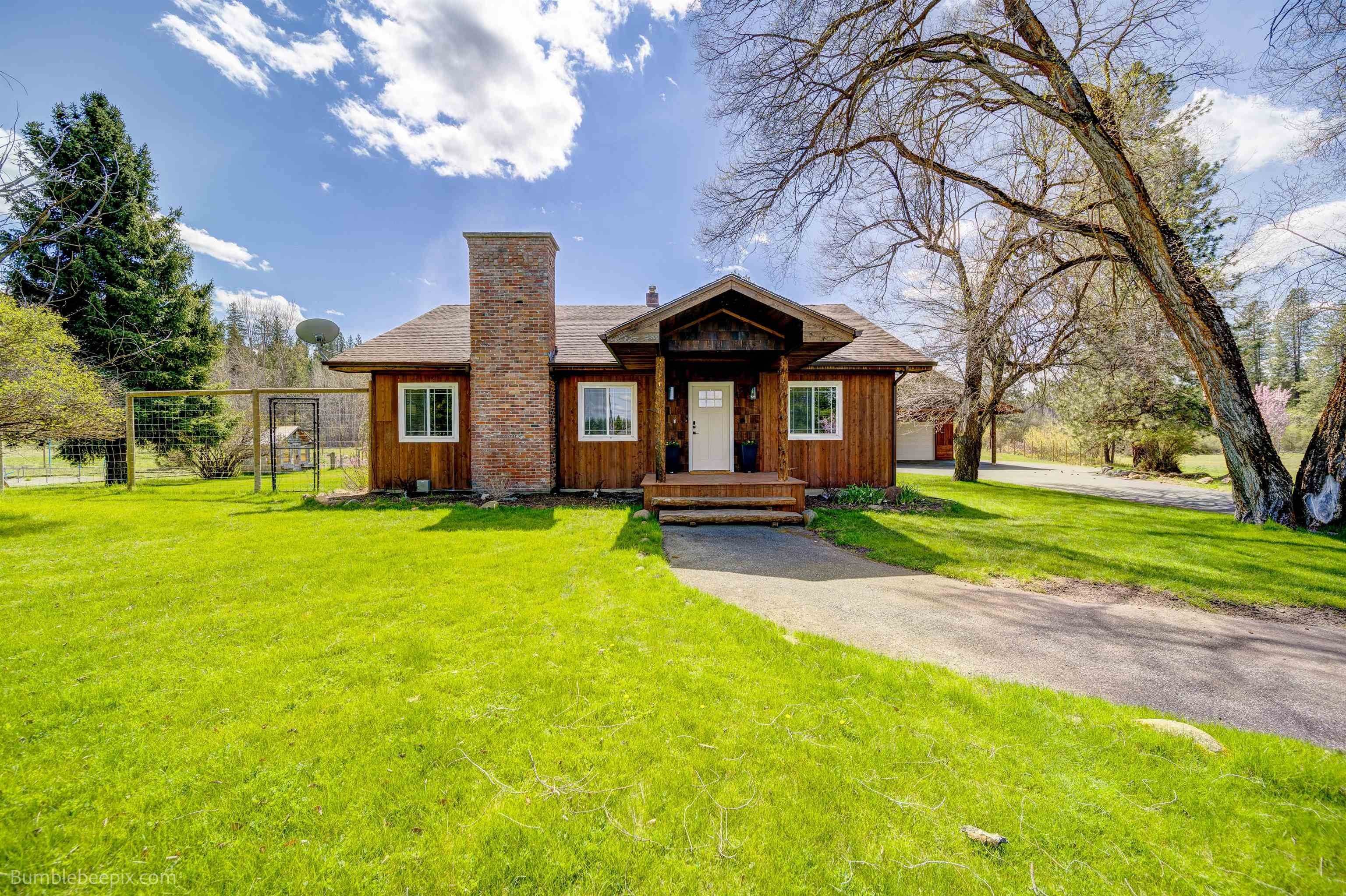 7. Single Family Homes for Sale at 20430 N Little Spokane Drive Colbert, Washington 99005 United States