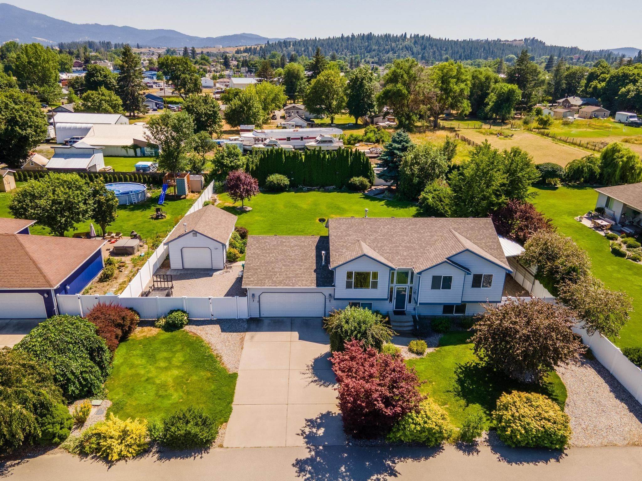 13. Single Family Homes for Sale at 17802 E Olive Lane Spokane Valley, Washington 99016 United States