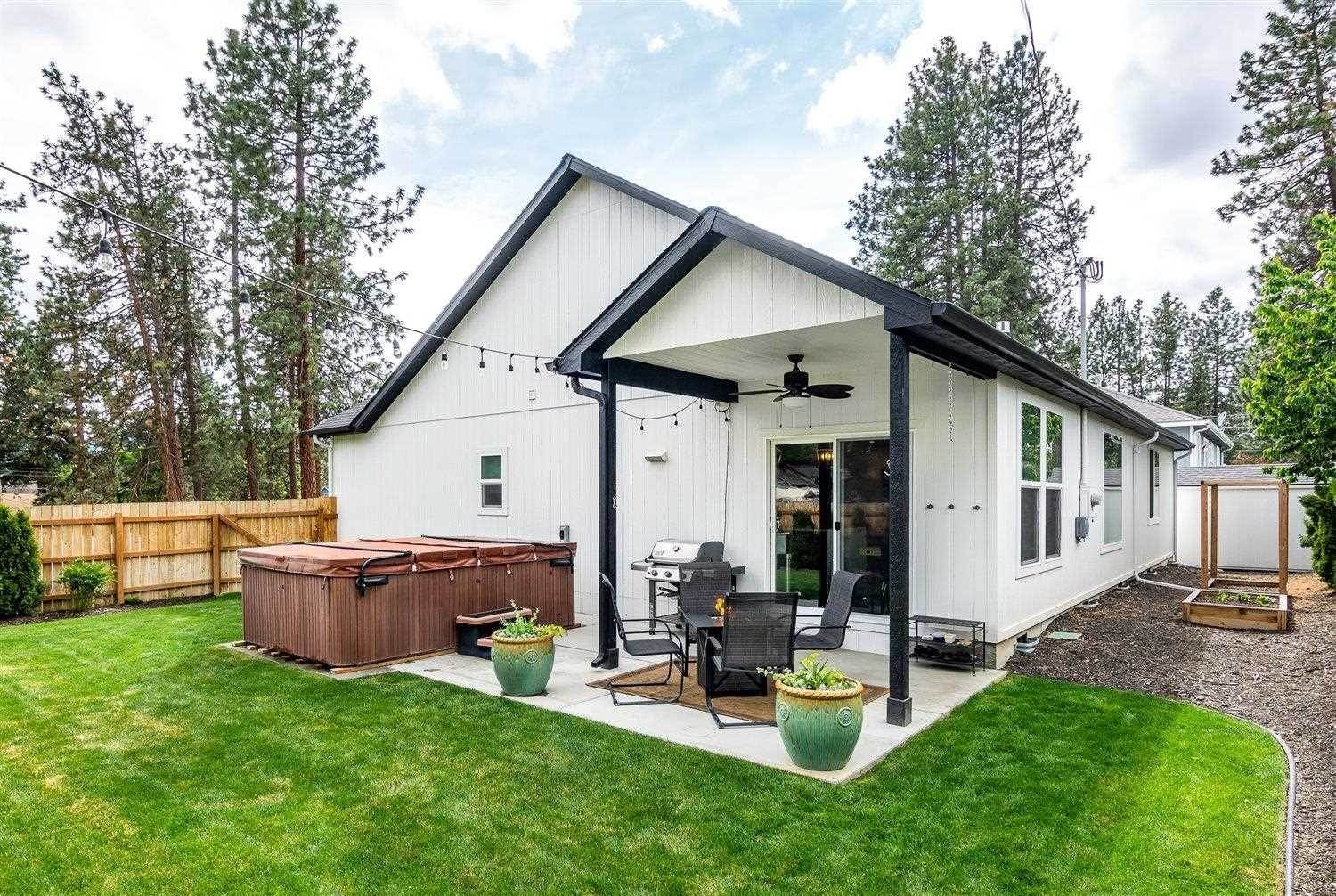 20. Single Family Homes for Sale at 10119 E 14th Avenue Spokane Valley, Washington 99206 United States