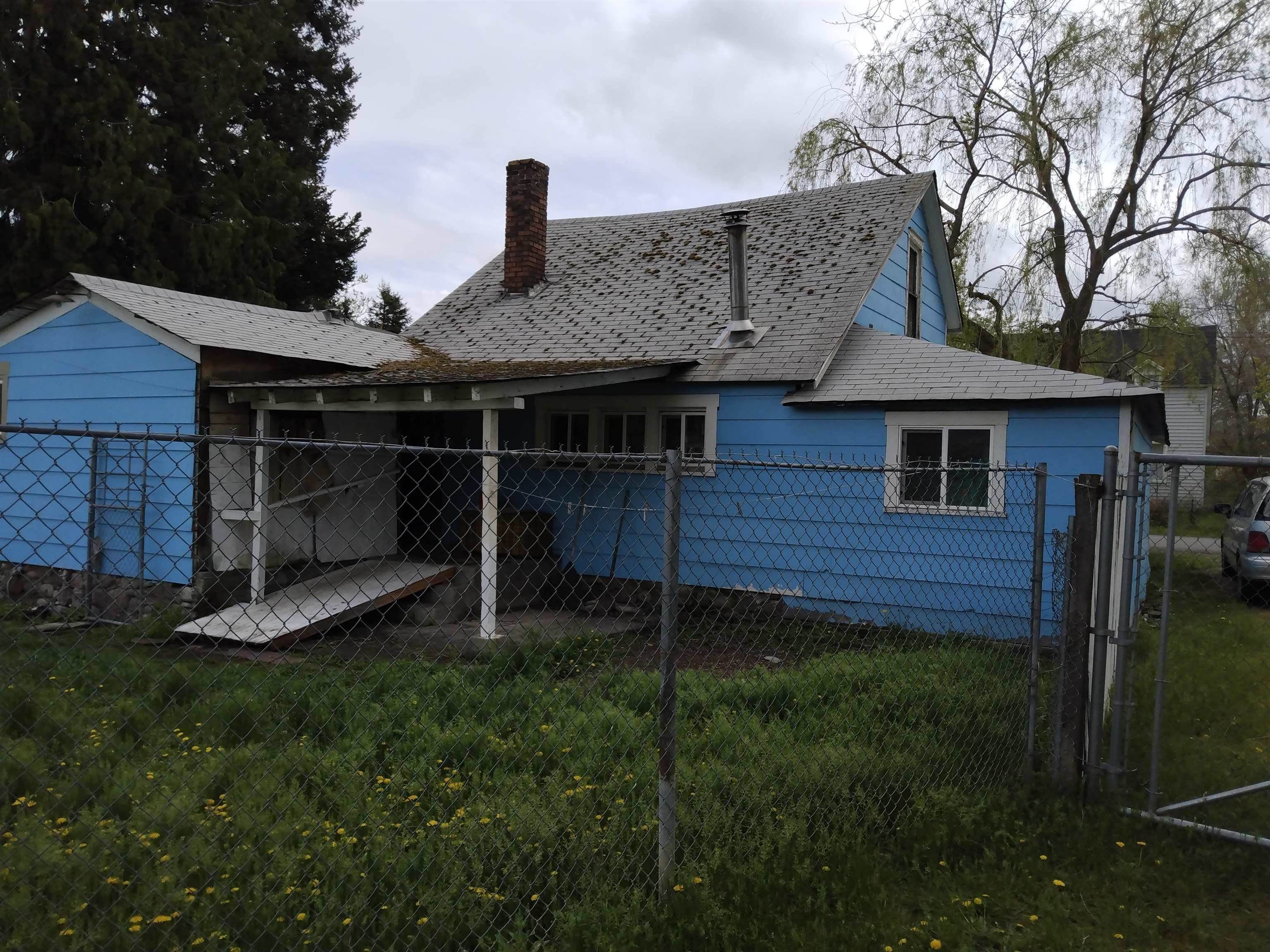 2. Single Family Homes for Sale at 18315 Sharp Avenue Greenacres, Washington 99016 United States