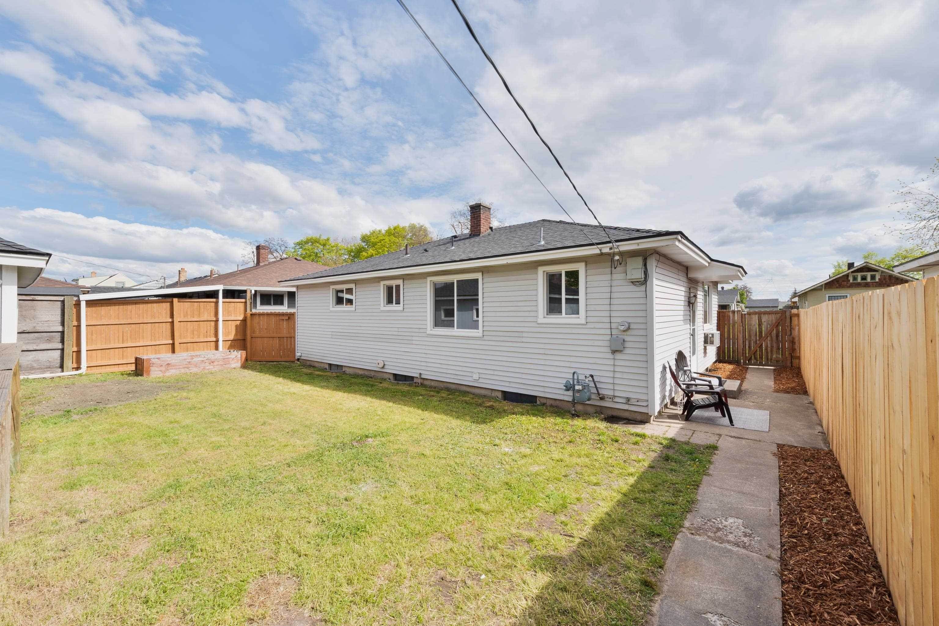 18. Single Family Homes for Sale at 1007 E Walton Avenue Spokane, Washington 99207 United States