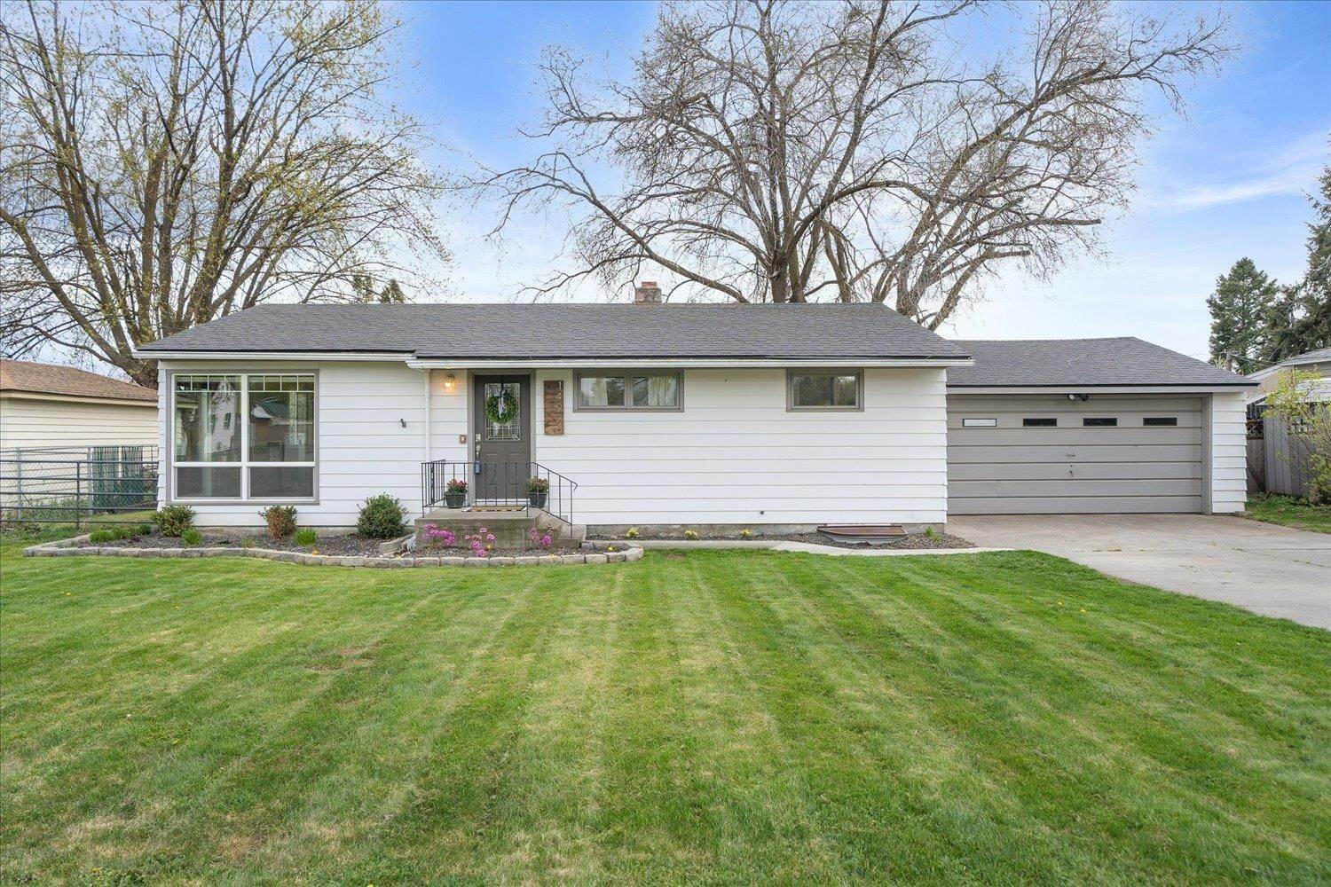Single Family Homes for Sale at 14926 E Broadway Avenue Spokane Valley, Washington 99216 United States