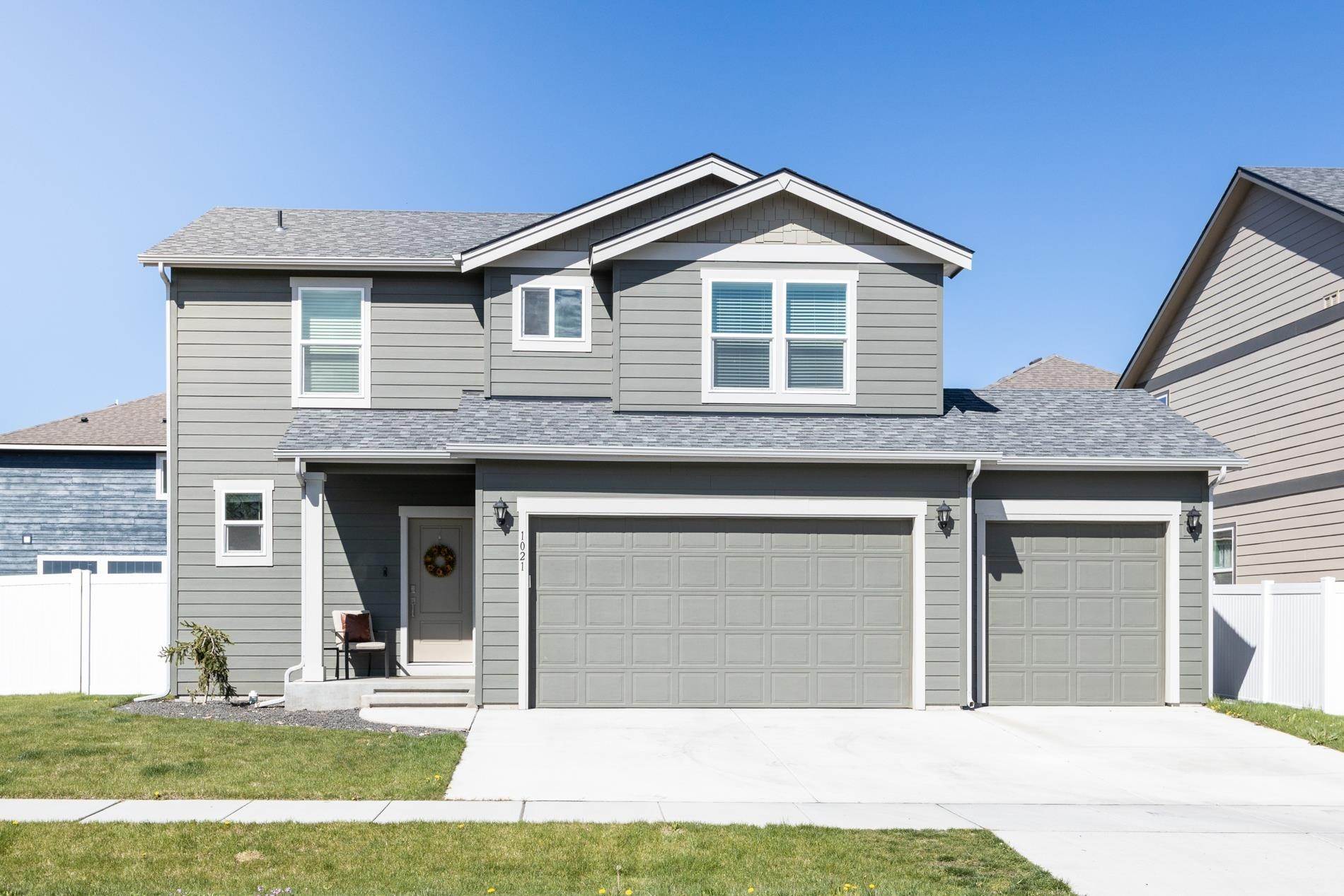 Single Family Homes for Sale at 1021 N Viewmont Road Greenacres, Washington 99016 United States
