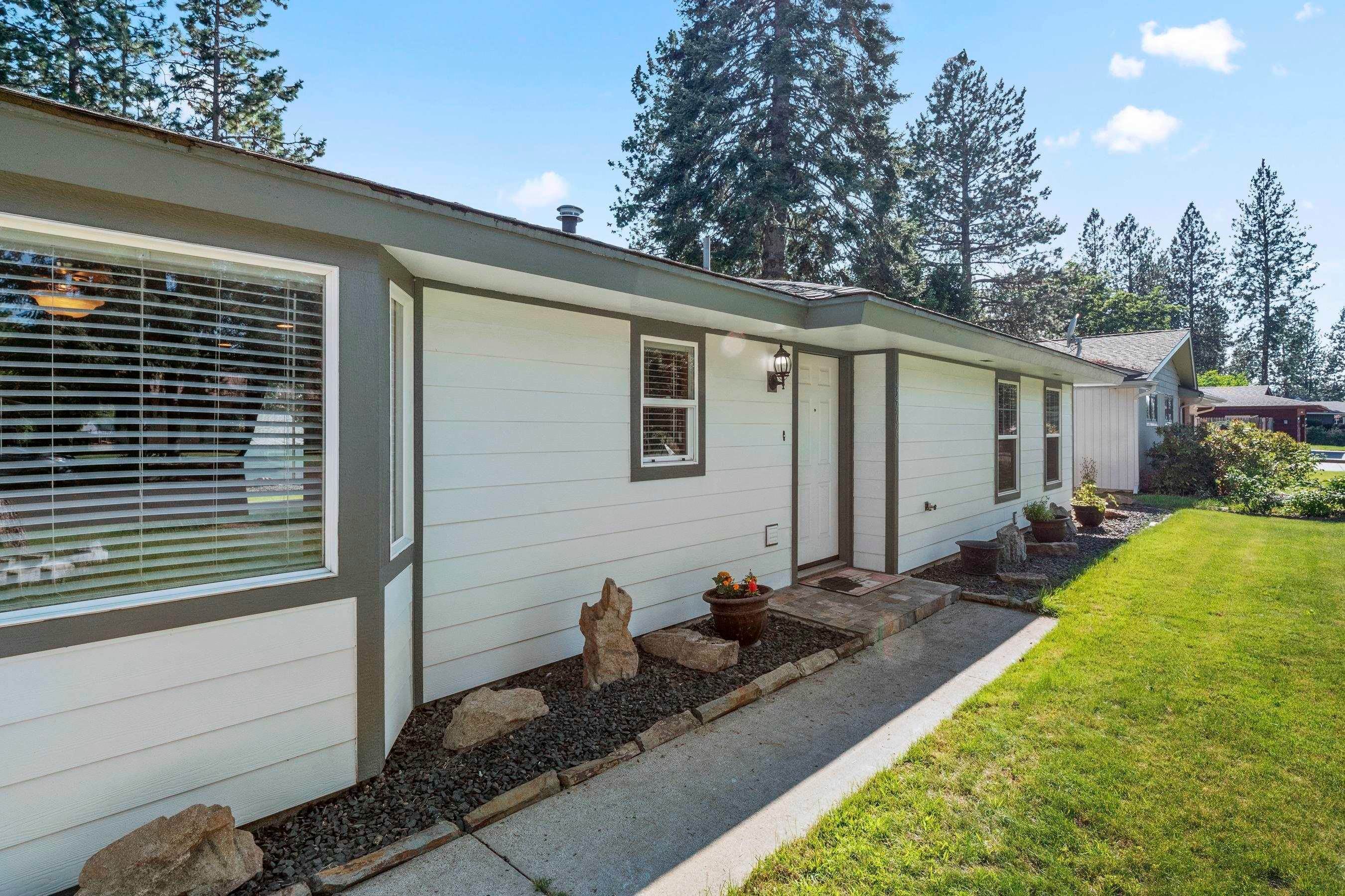 4. Single Family Homes for Sale at 13706 E 28th Avenue Spokane Valley, Washington 99216 United States