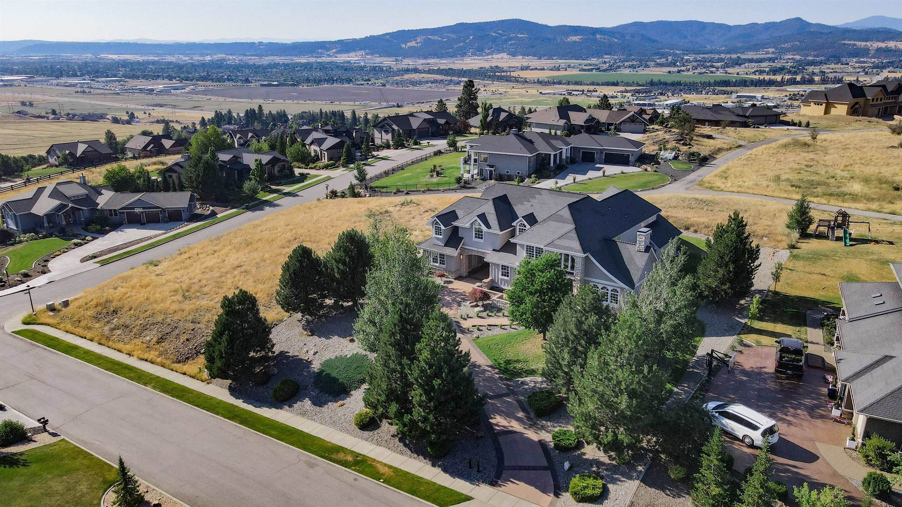 4. Single Family Homes for Sale at 25 N Chief Garry Drive Liberty Lake, Washington 99019 United States