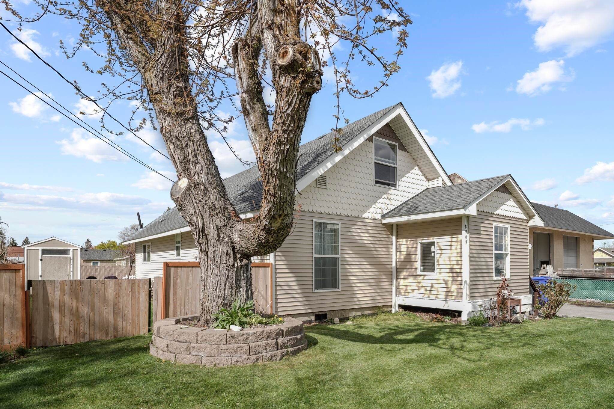 2. Single Family Homes for Sale at 8909 E Harrington Avenue Spokane Valley, Washington 99212 United States