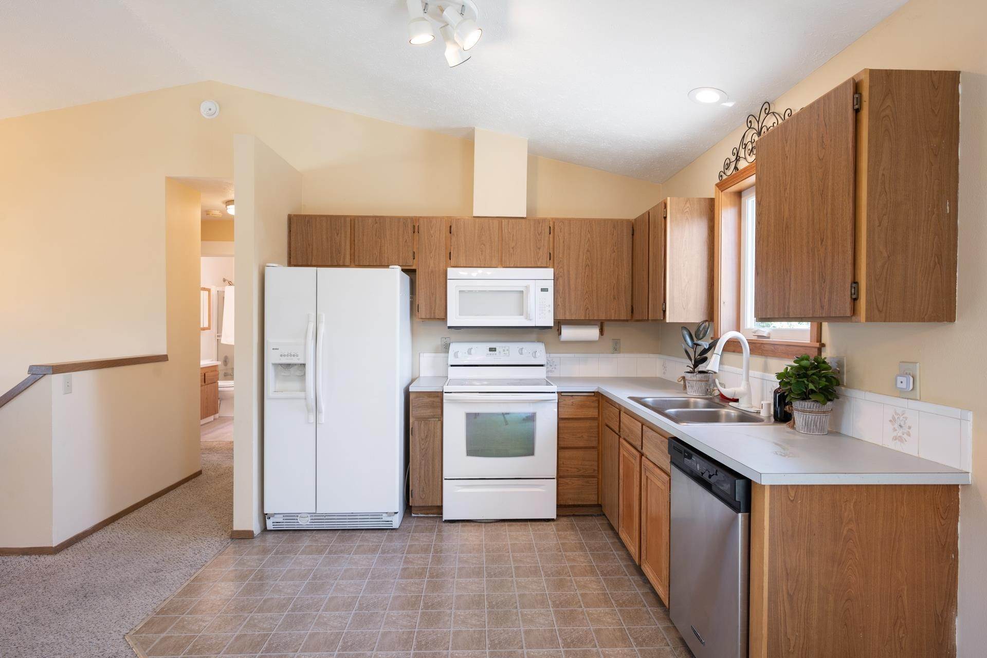 14. Single Family Homes for Sale at 5716 N Malta Street Newman Lake, Washington 99025 United States