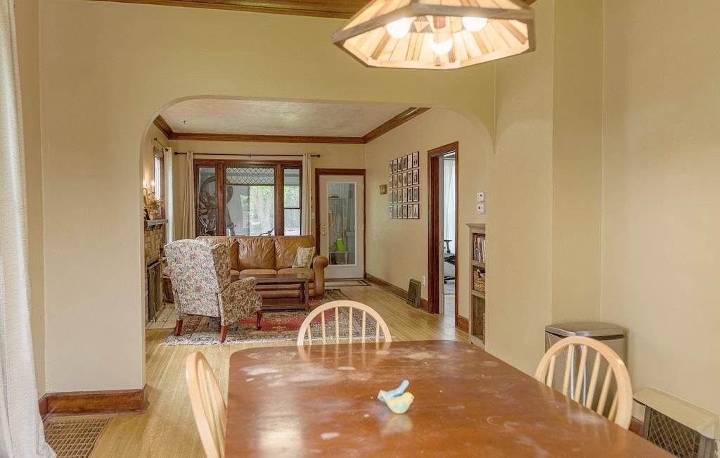 7. Single Family Homes for Sale at 724 W Chelan Avenue Spokane, Washington 99205 United States
