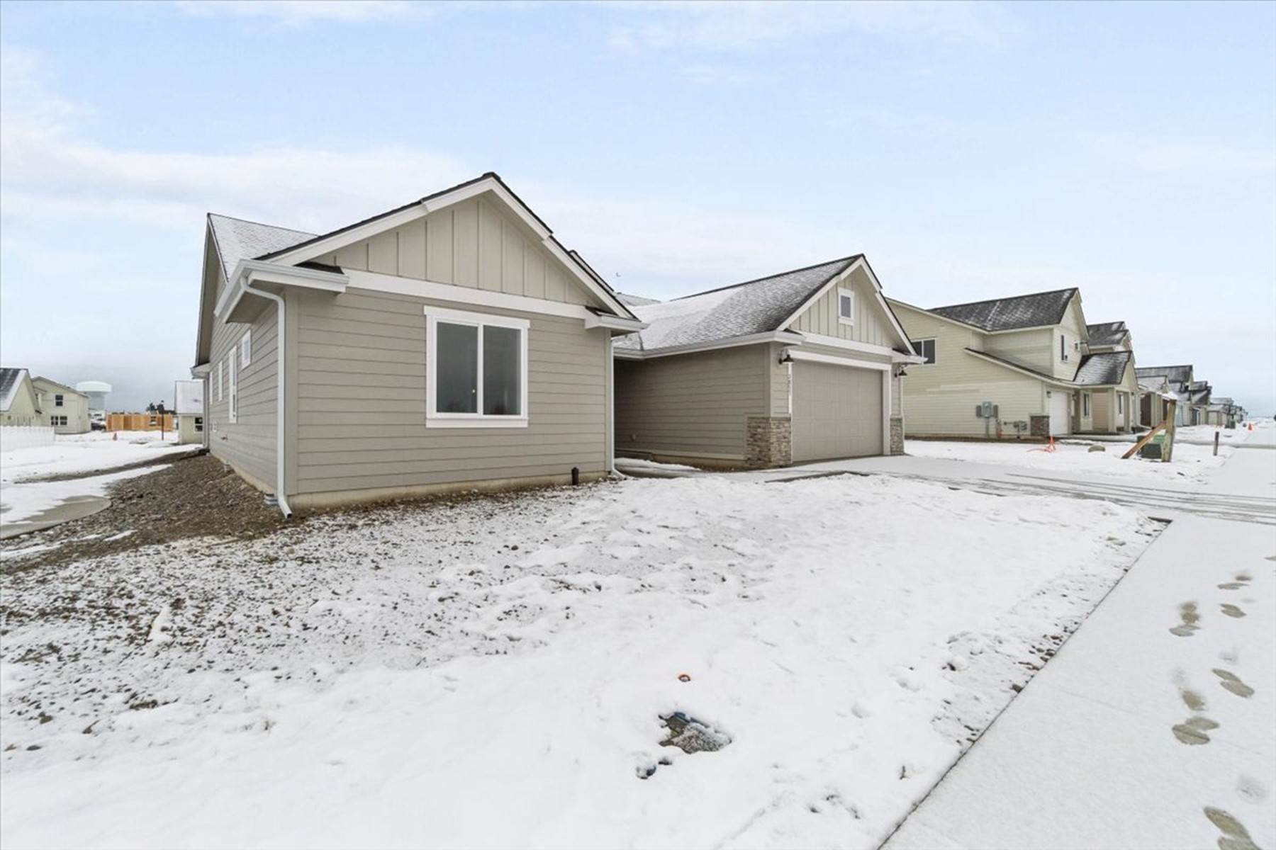 4. Single Family Homes for Sale at The Fairview w/Add'l Detatched Garage 3057 N Cassiopeia St Post Falls, Idaho 83854 United States