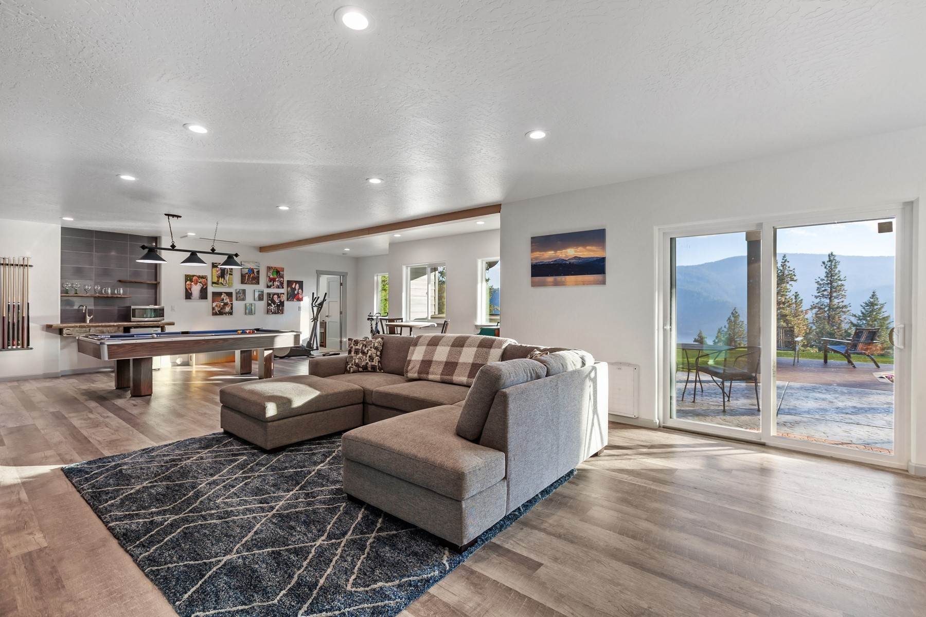 29. Single Family Homes for Sale at Mountain Modern Beauty with CdA Lake Views 5336 Bonnell Rd Coeur d’Alene, Idaho 83814 United States