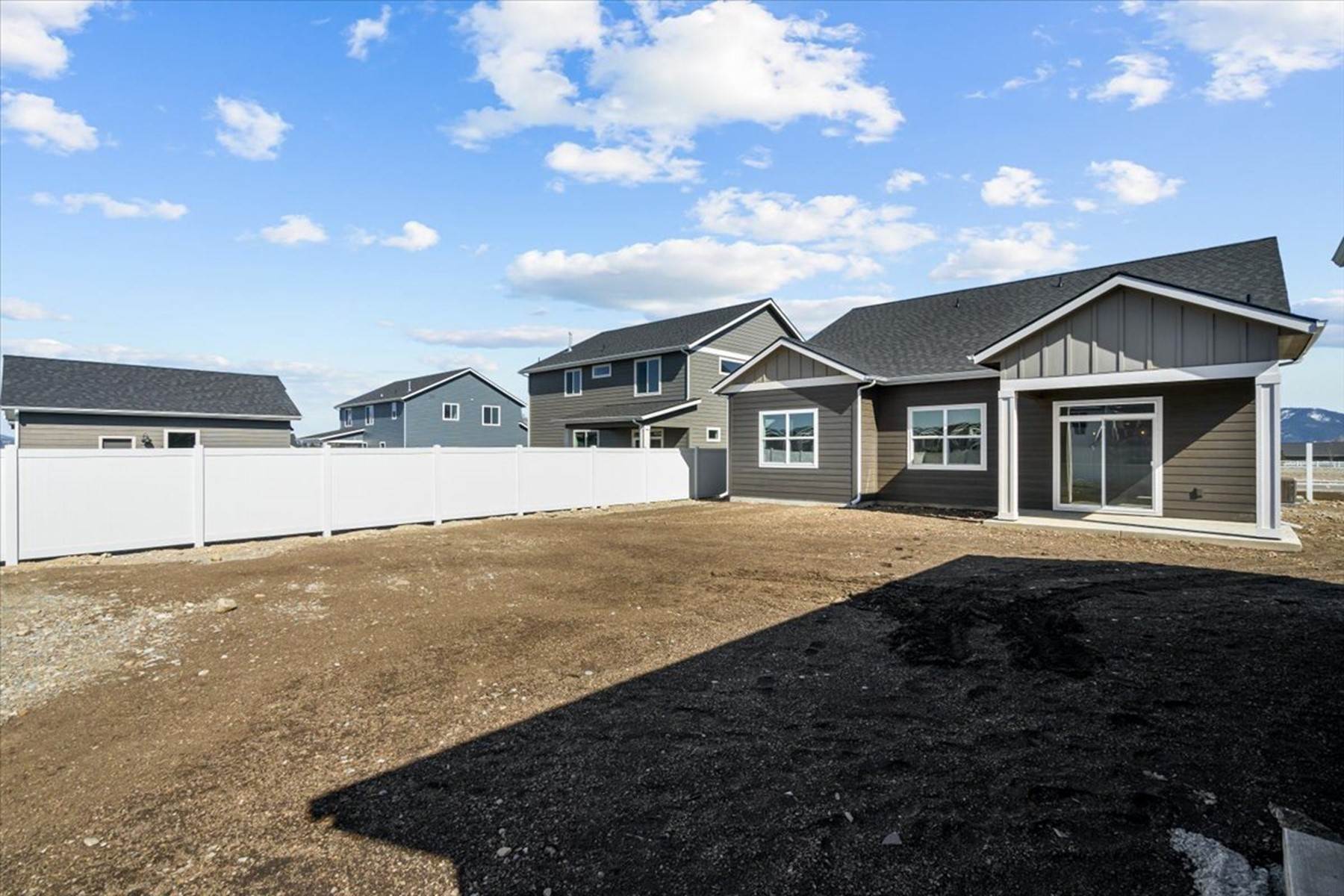 28. Single Family Homes for Sale at The Bridger w/Detached Garage 3129 Cassiopeia Post Falls, Idaho 83854 United States