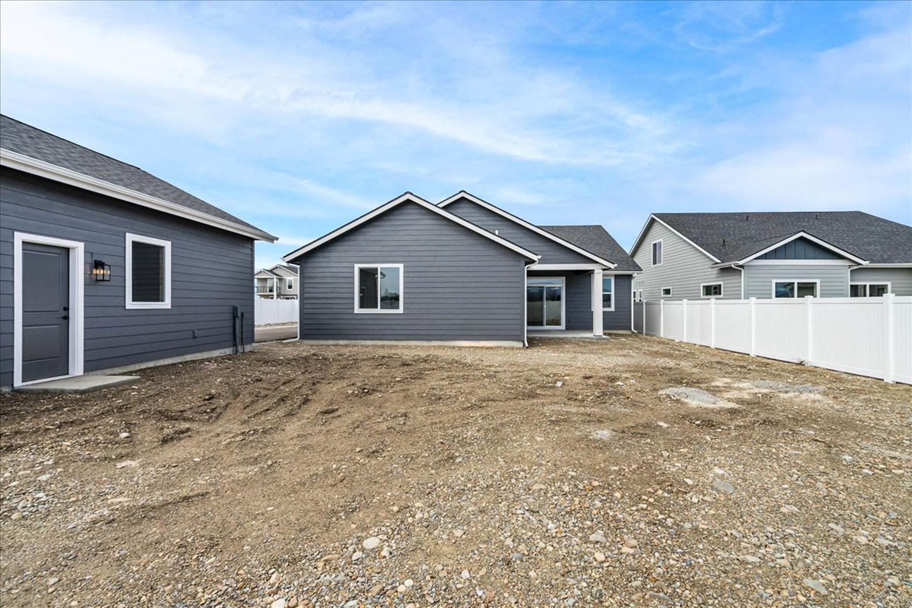 32. Single Family Homes for Sale at The Katmai w/Add'l Detatched Garage 2962 N Andromeda St Post Falls, Idaho 83854 United States