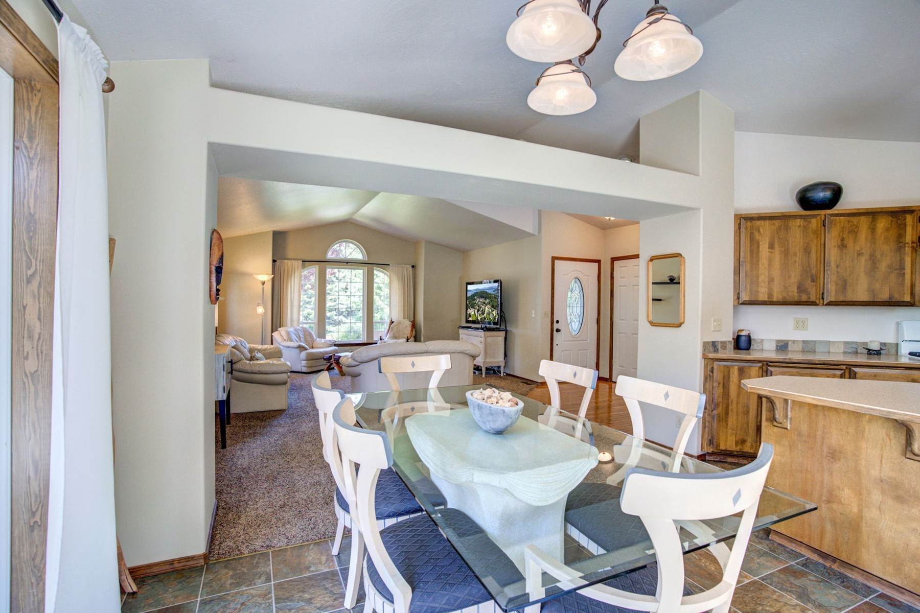 20. Single Family Homes for Sale at COVETED ARMSTRONG PARK CHARMER 3252 E Sky Harbor Drive Coeur d’Alene, Idaho 83814 United States