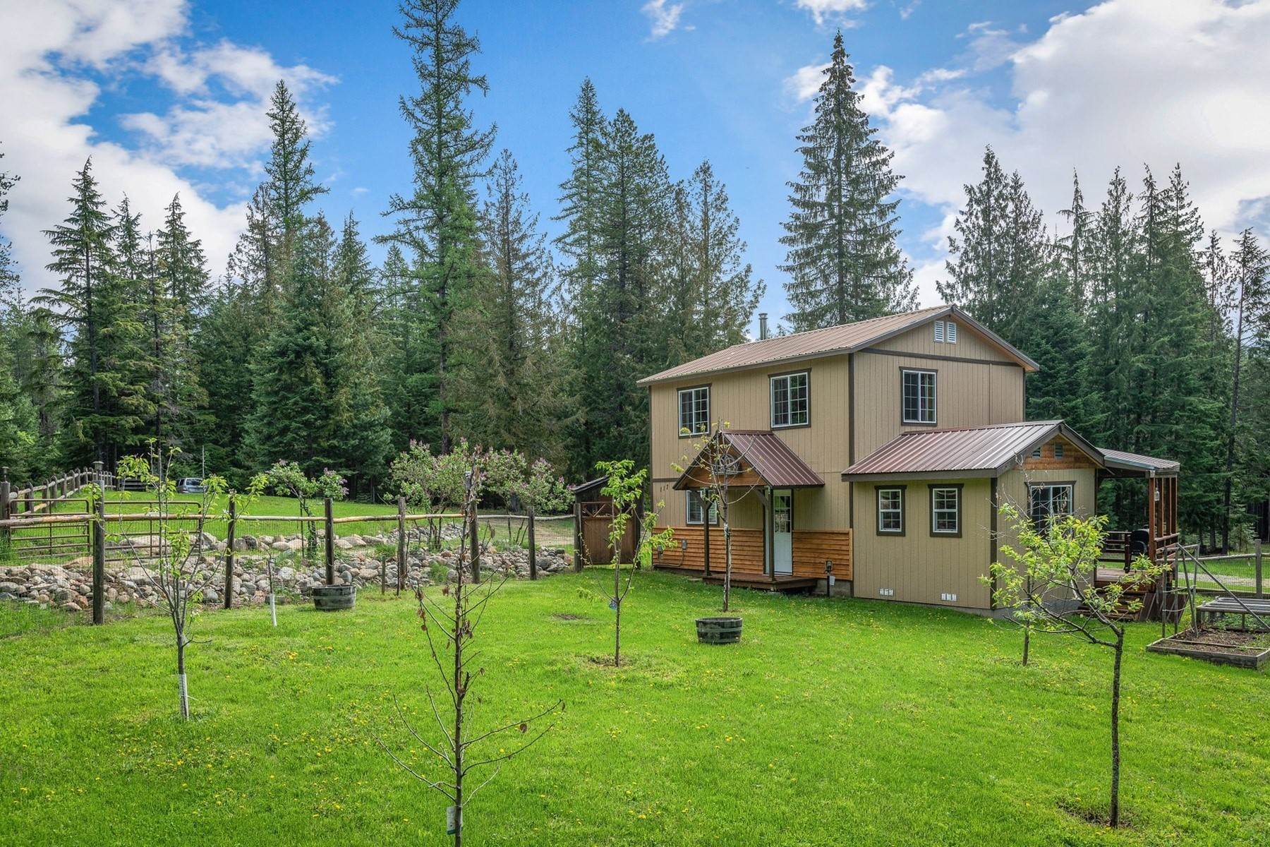 3. Single Family Homes for Sale at 117 Bodenstein Road 117 Bodenstein Sandpoint, Idaho 83864 United States