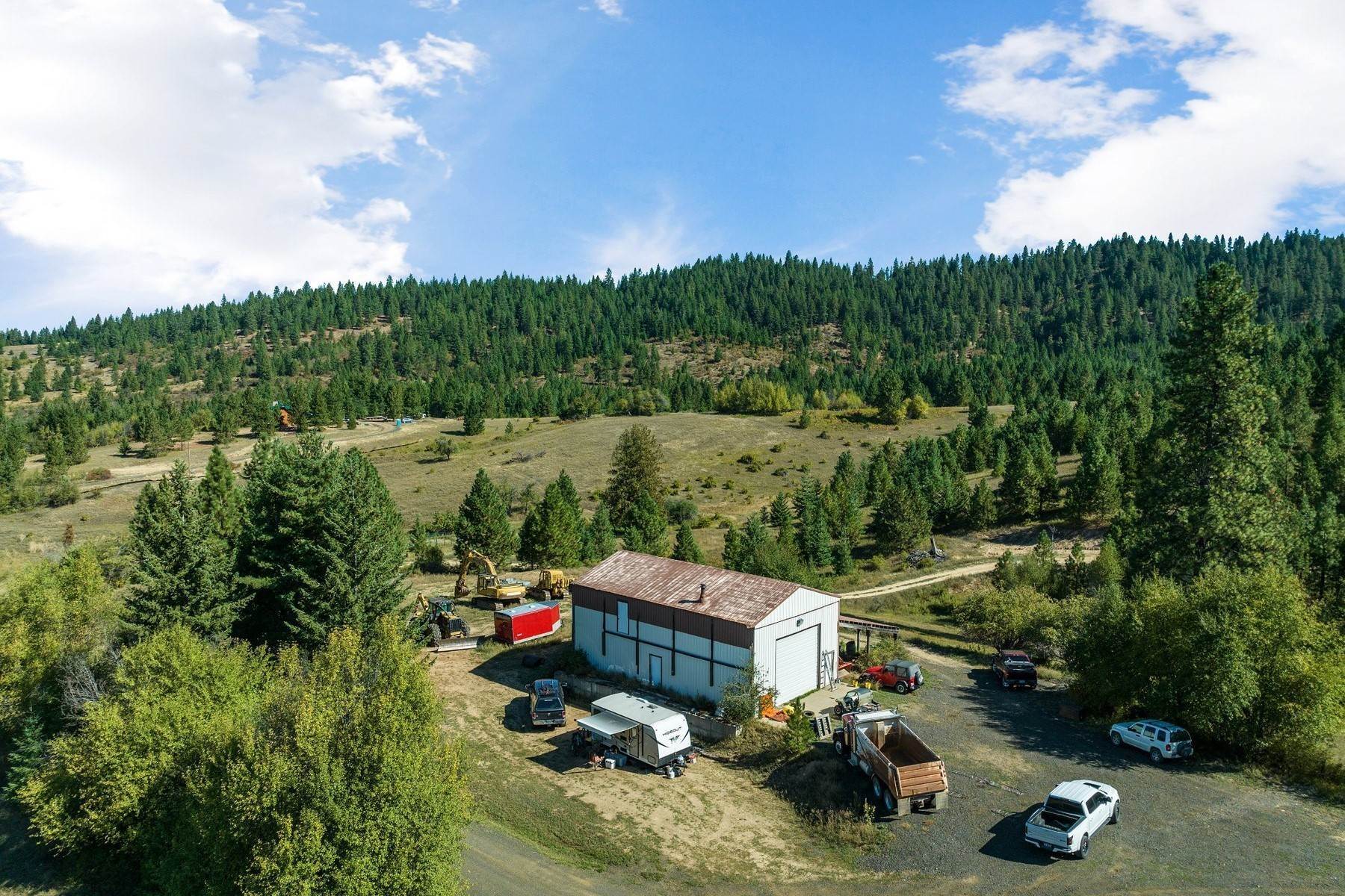 50. Single Family Homes for Sale at Hungry Hollow Ranch 18105 S Hungry Hollow Dr Harrison, Idaho 83833 United States