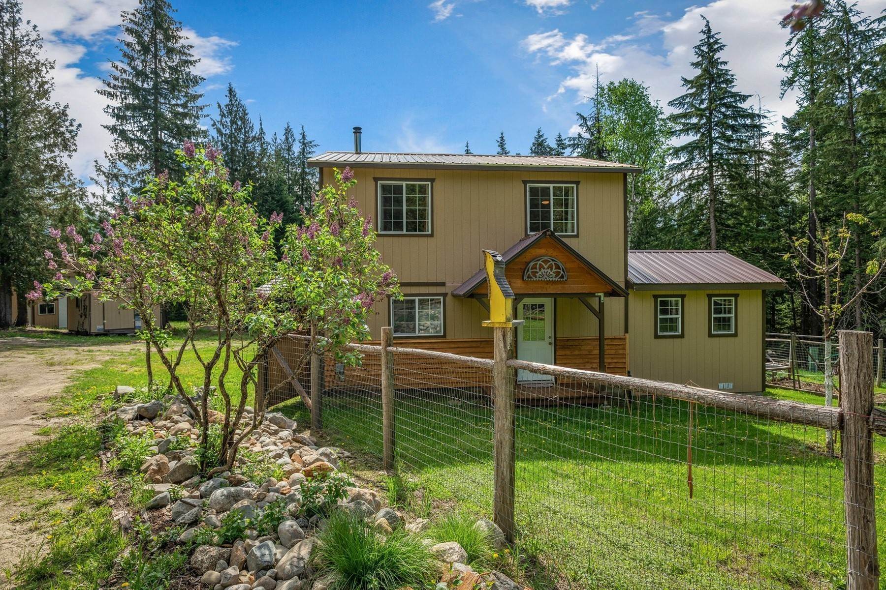 5. Single Family Homes for Sale at 117 Bodenstein Road 117 Bodenstein Sandpoint, Idaho 83864 United States