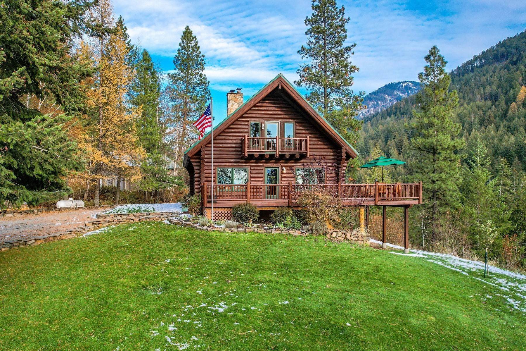 33. Single Family Homes for Sale at Cabin In The Woods 209 Trestle Creek Ln Hope, Idaho 83836 United States