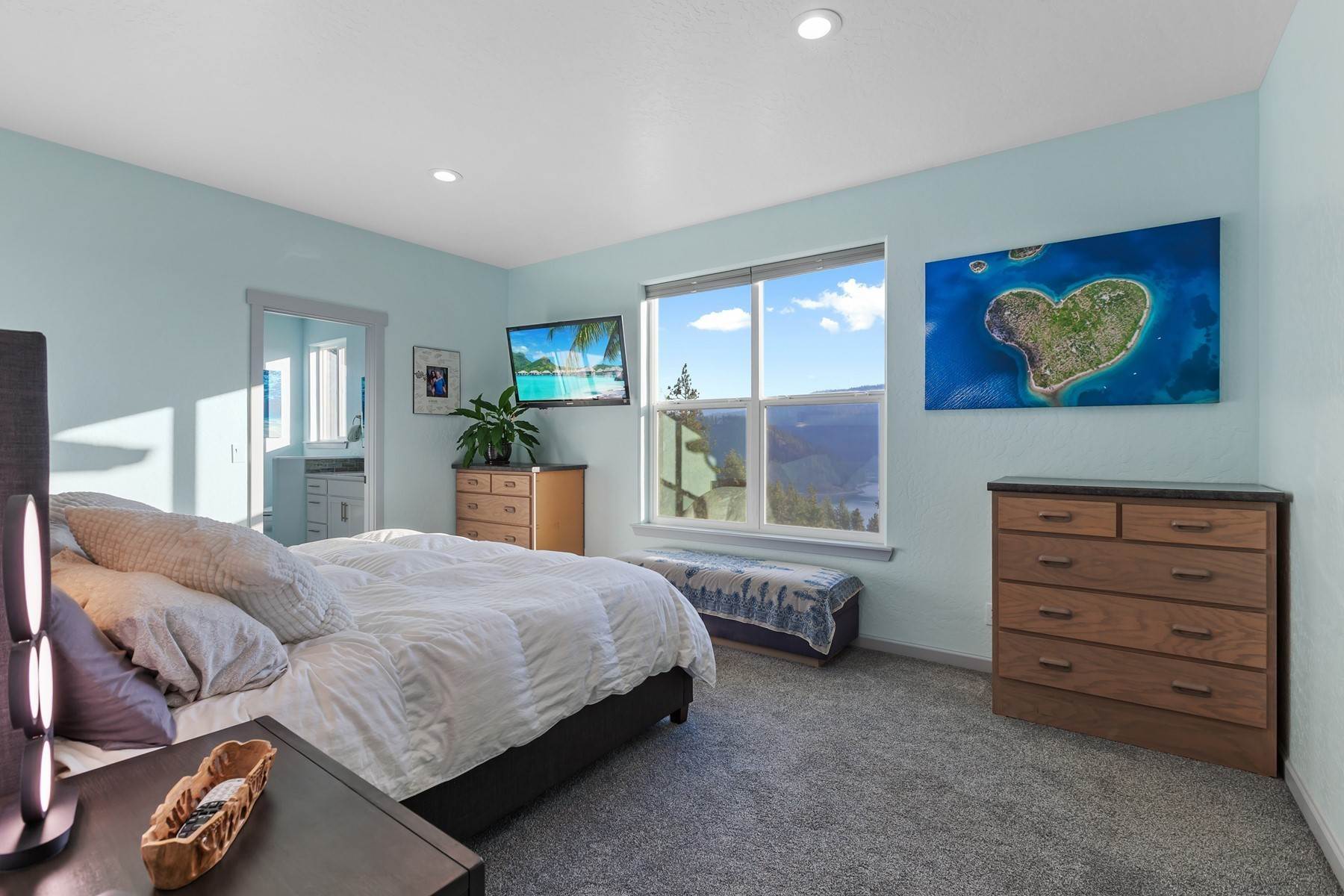 16. Single Family Homes for Sale at Mountain Modern Beauty with CdA Lake Views 5336 Bonnell Rd Coeur d’Alene, Idaho 83814 United States