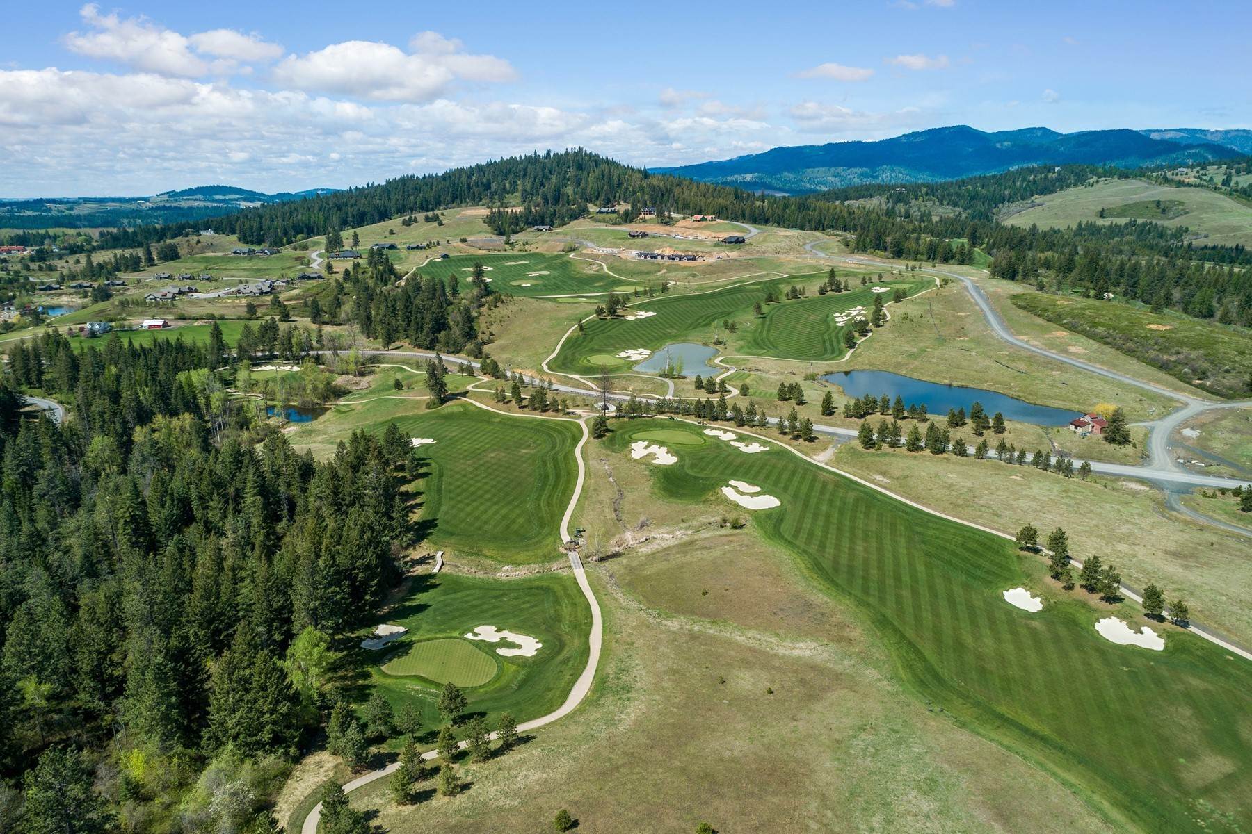 27. Single Family Homes for Sale at Mountain Golf Craftsman Beauty 6595 W Merlot Ln Coeur d’Alene, Idaho 83814 United States