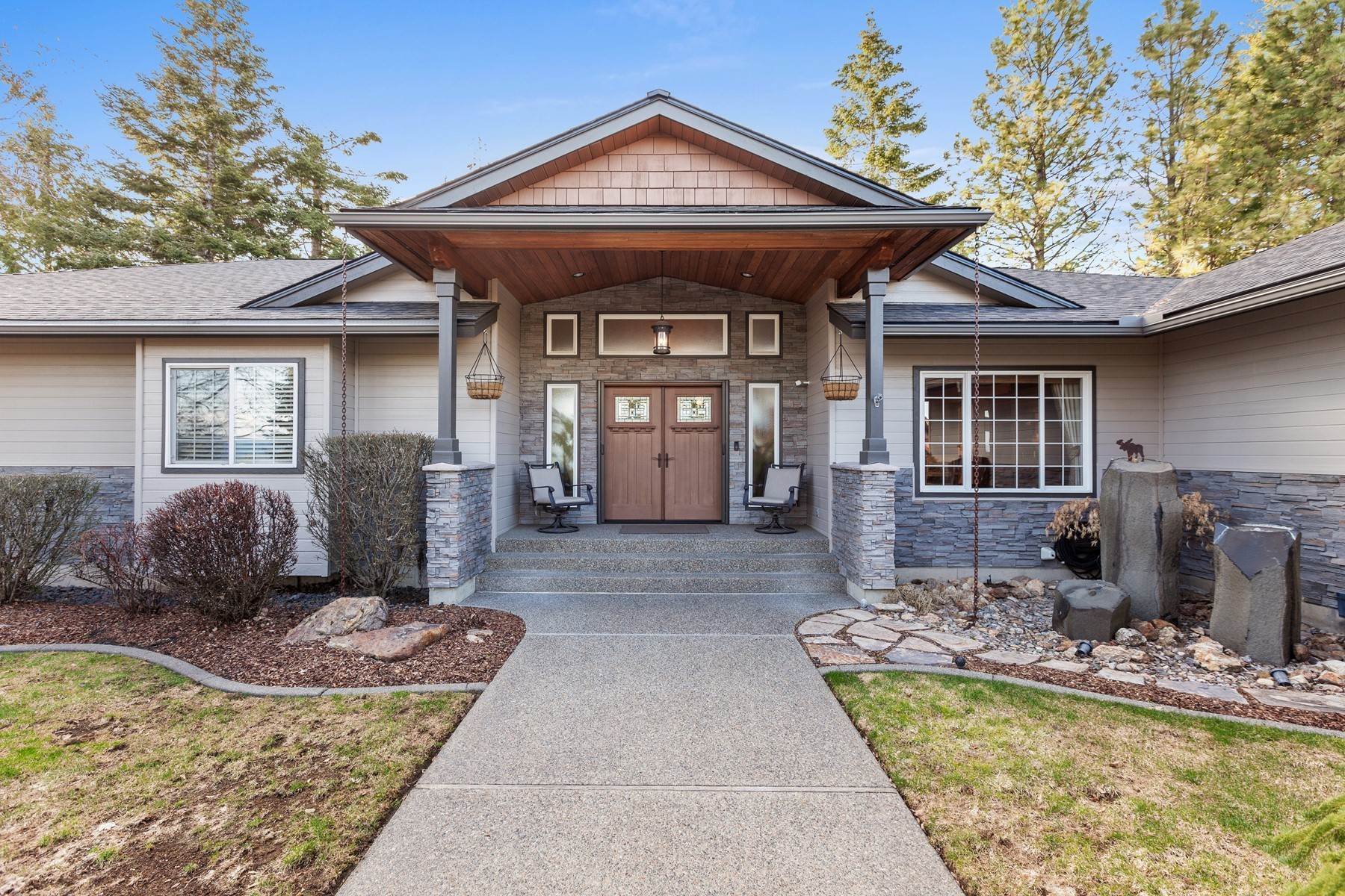 39. Single Family Homes for Sale at Stunning City View Craftsman 3725 E Sky Harbor Dr Coeur d’Alene, Idaho 83814 United States