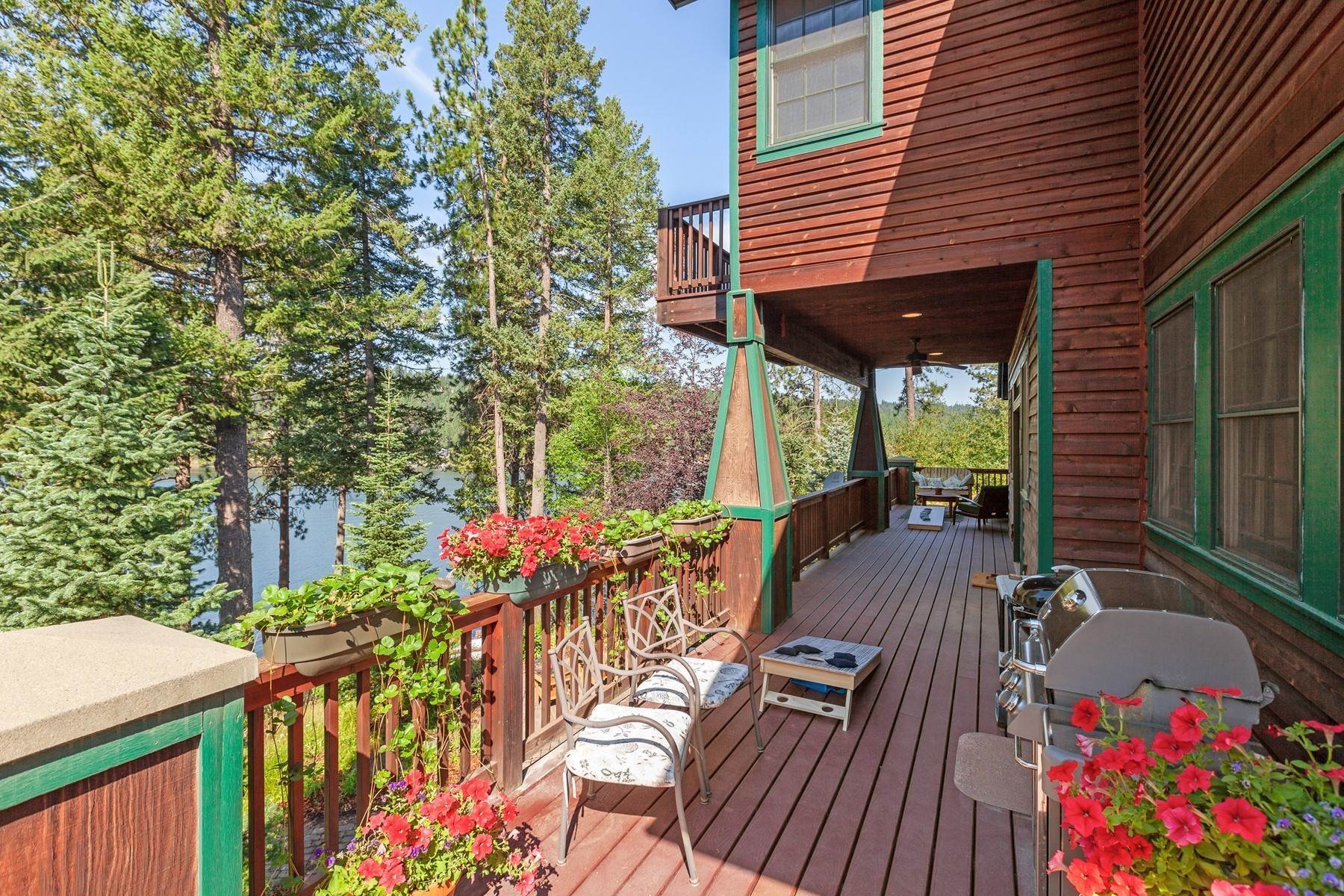 32. Single Family Homes for Sale at Rare Hayden Lake Waterfront on 1 Acre 14651 N Samhill Trail Hayden, Idaho 83835 United States