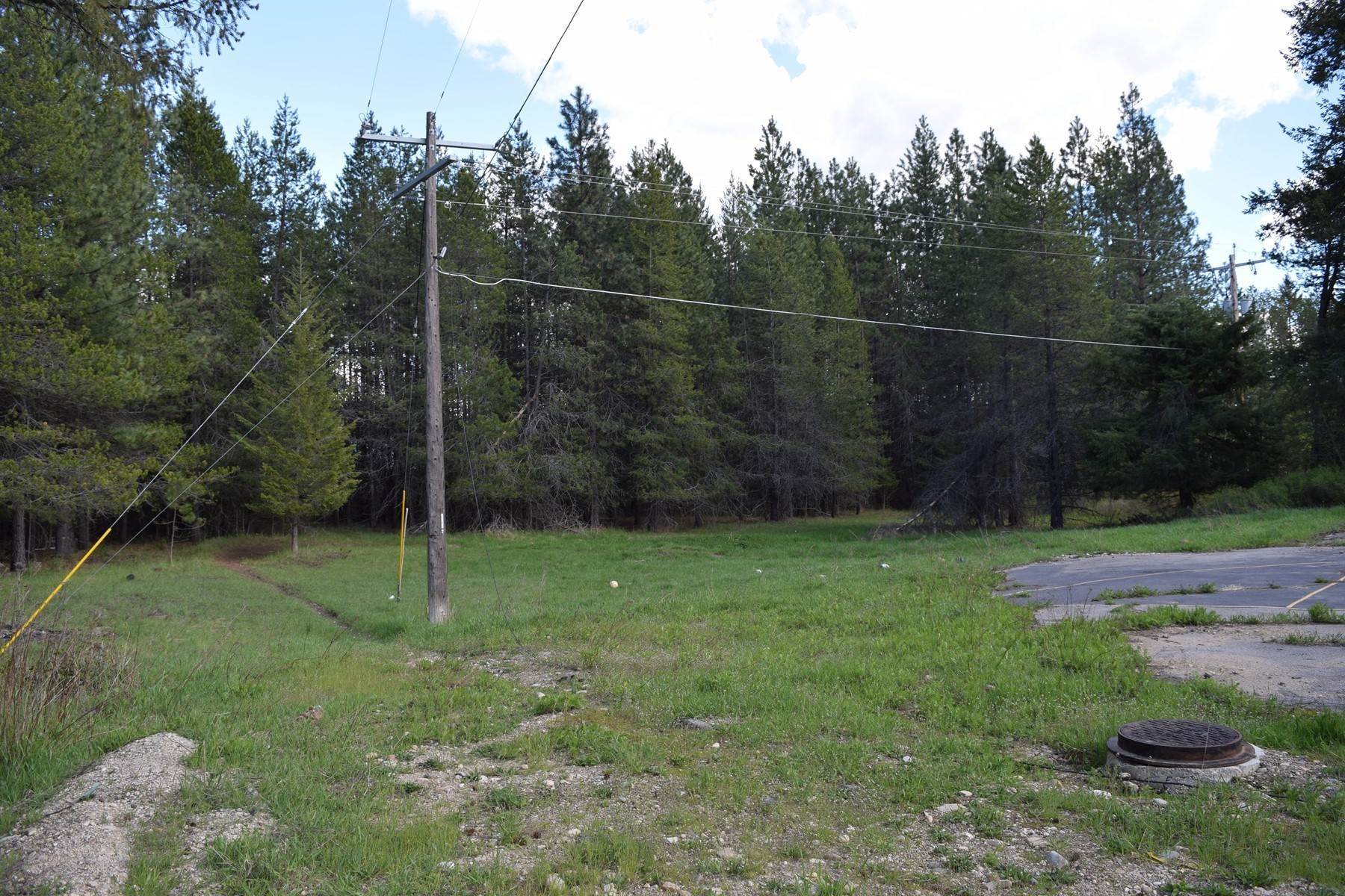 12. Single Family Homes for Sale at Priest River Acres 1109 Cemetery Rd Priest River, Idaho 83856 United States