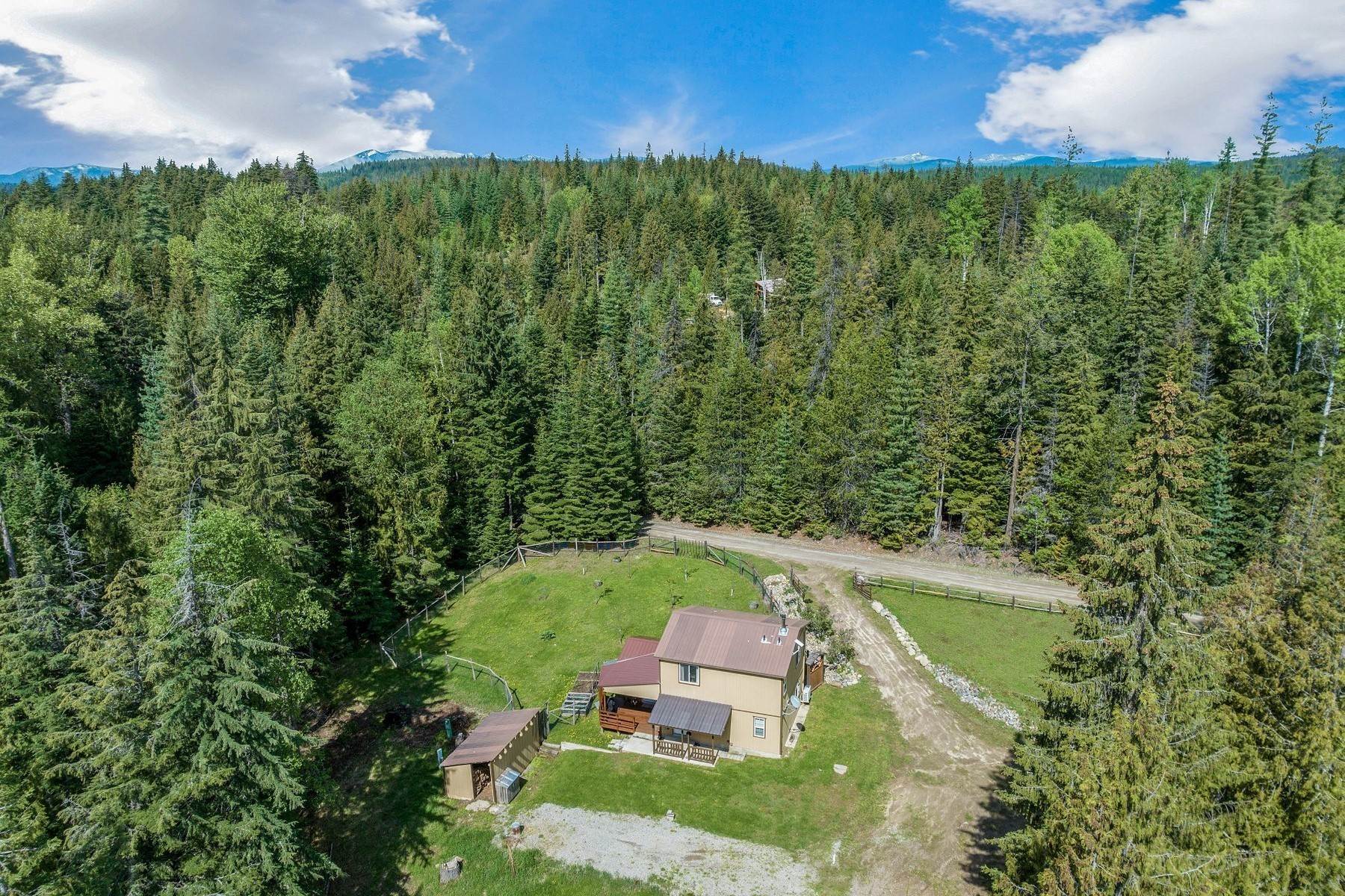 36. Single Family Homes for Sale at 117 Bodenstein Road 117 Bodenstein Sandpoint, Idaho 83864 United States