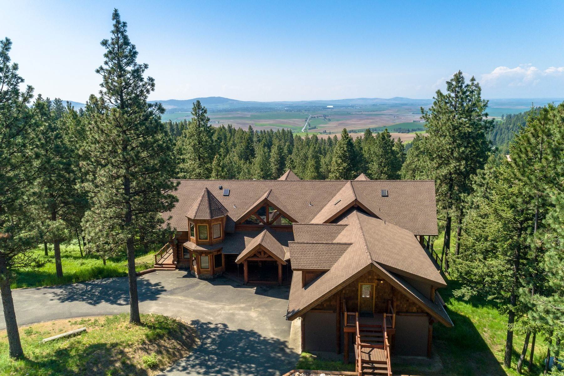 Single Family Homes for Sale at Log Castle Inn 1050 Greenview Ln Moscow, Idaho 83843 United States