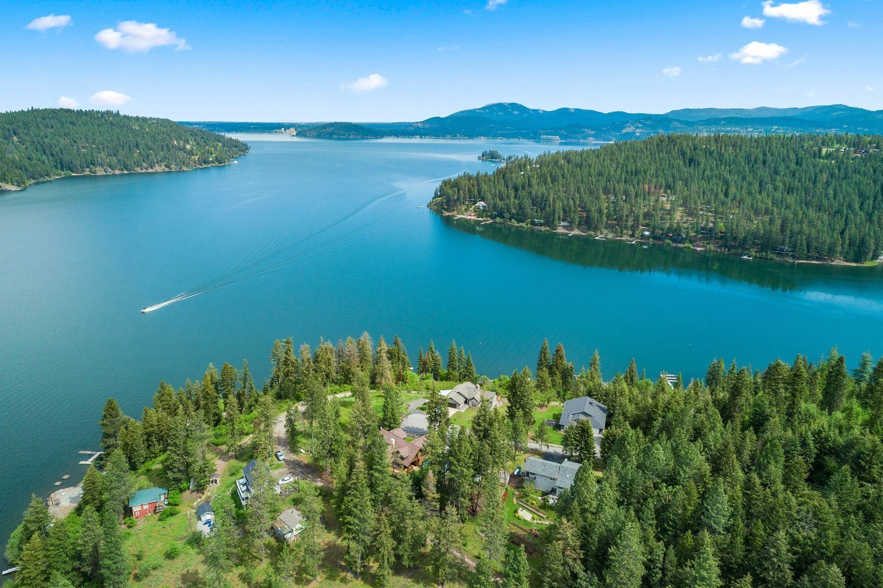 37. Single Family Homes for Sale at Panoramic with Lake Views in Echo Bay 906 Echo Bay Dr Harrison, Idaho 83833 United States