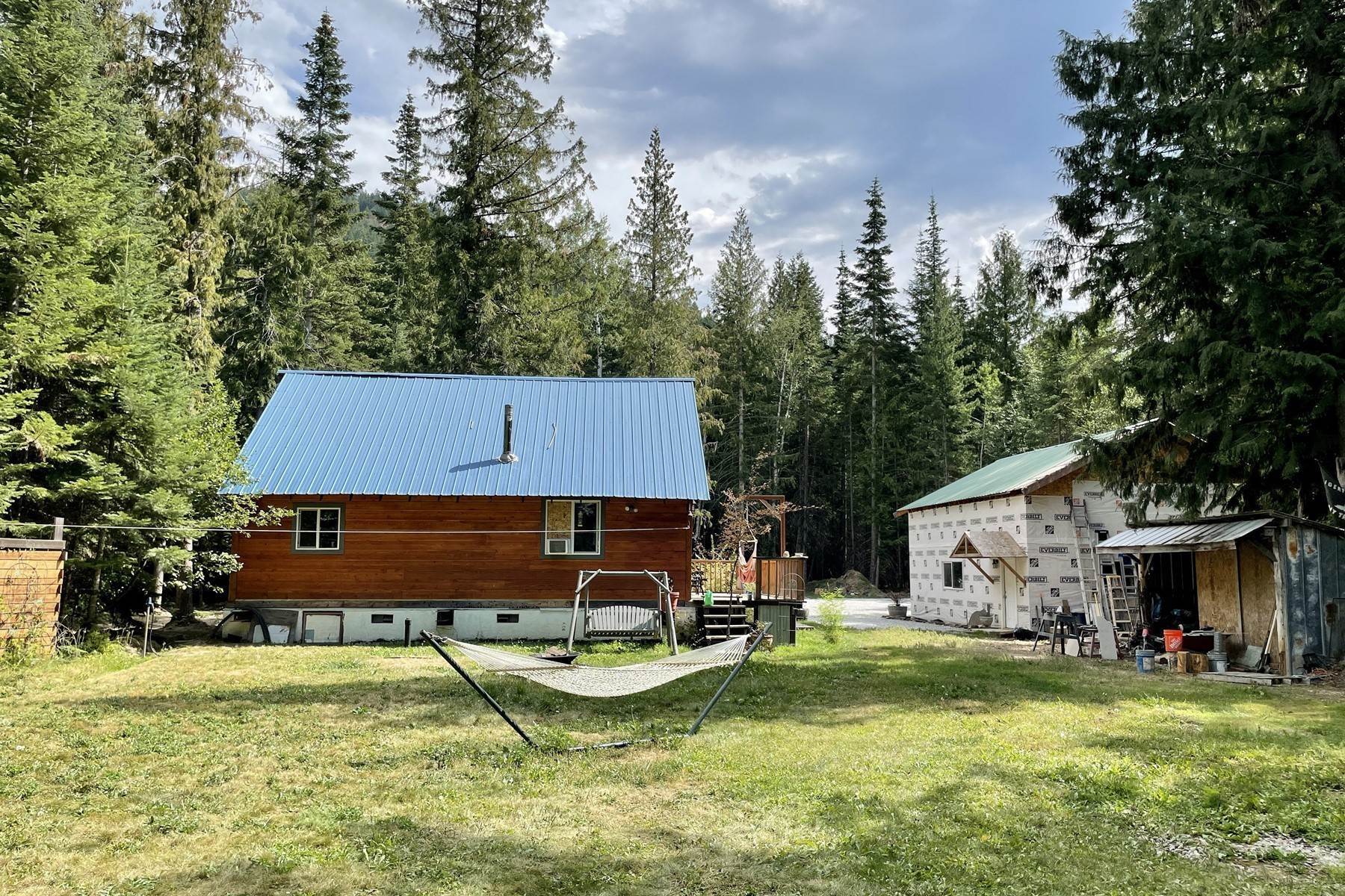 4. Single Family Homes for Sale at Cabin on Pack River 2368 Upper Pack River Rd Sandpoint, Idaho 83864 United States