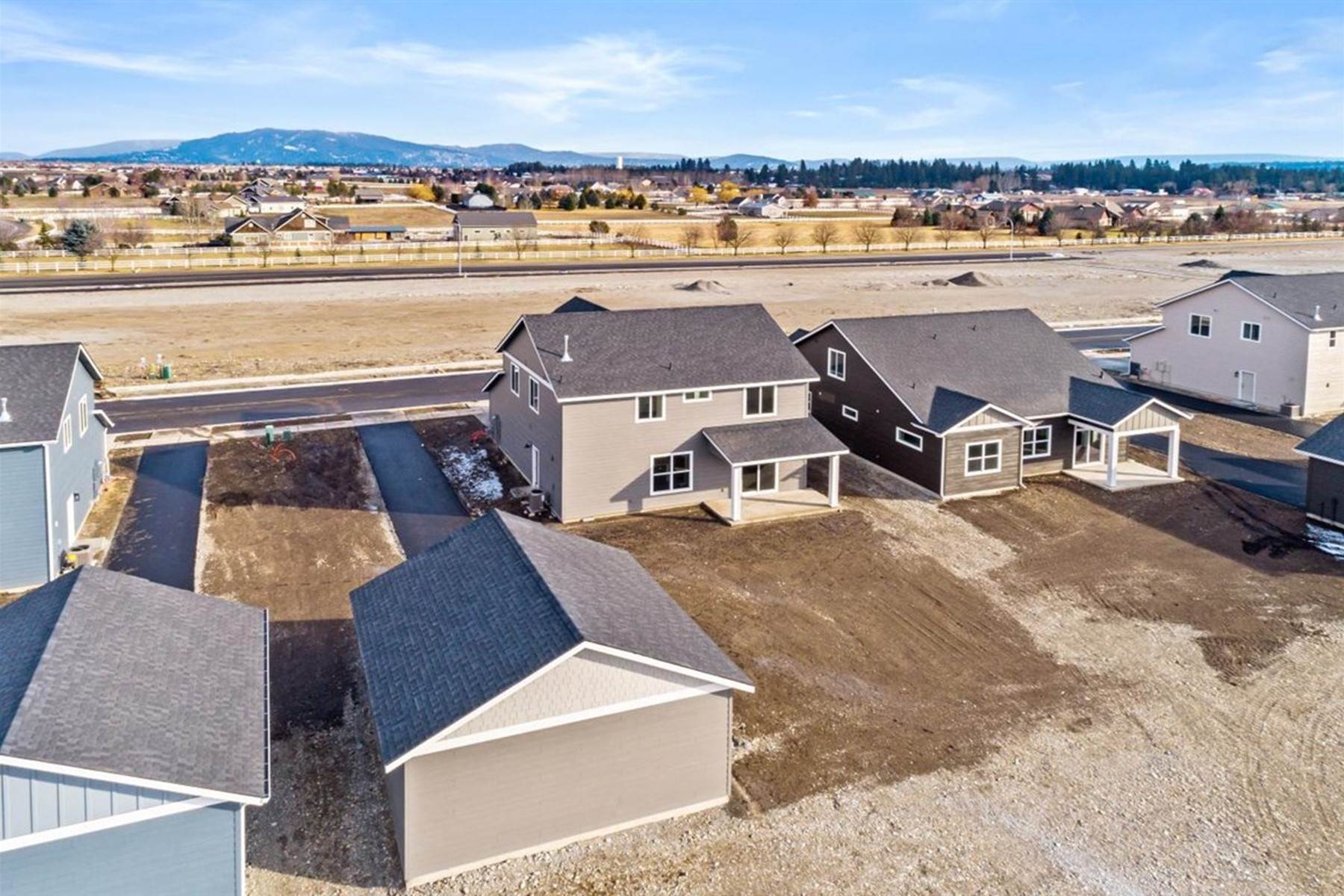 41. Single Family Homes for Sale at Parkllyn Estates 3151 N Cassiopeia St Post Falls, Idaho 83854 United States